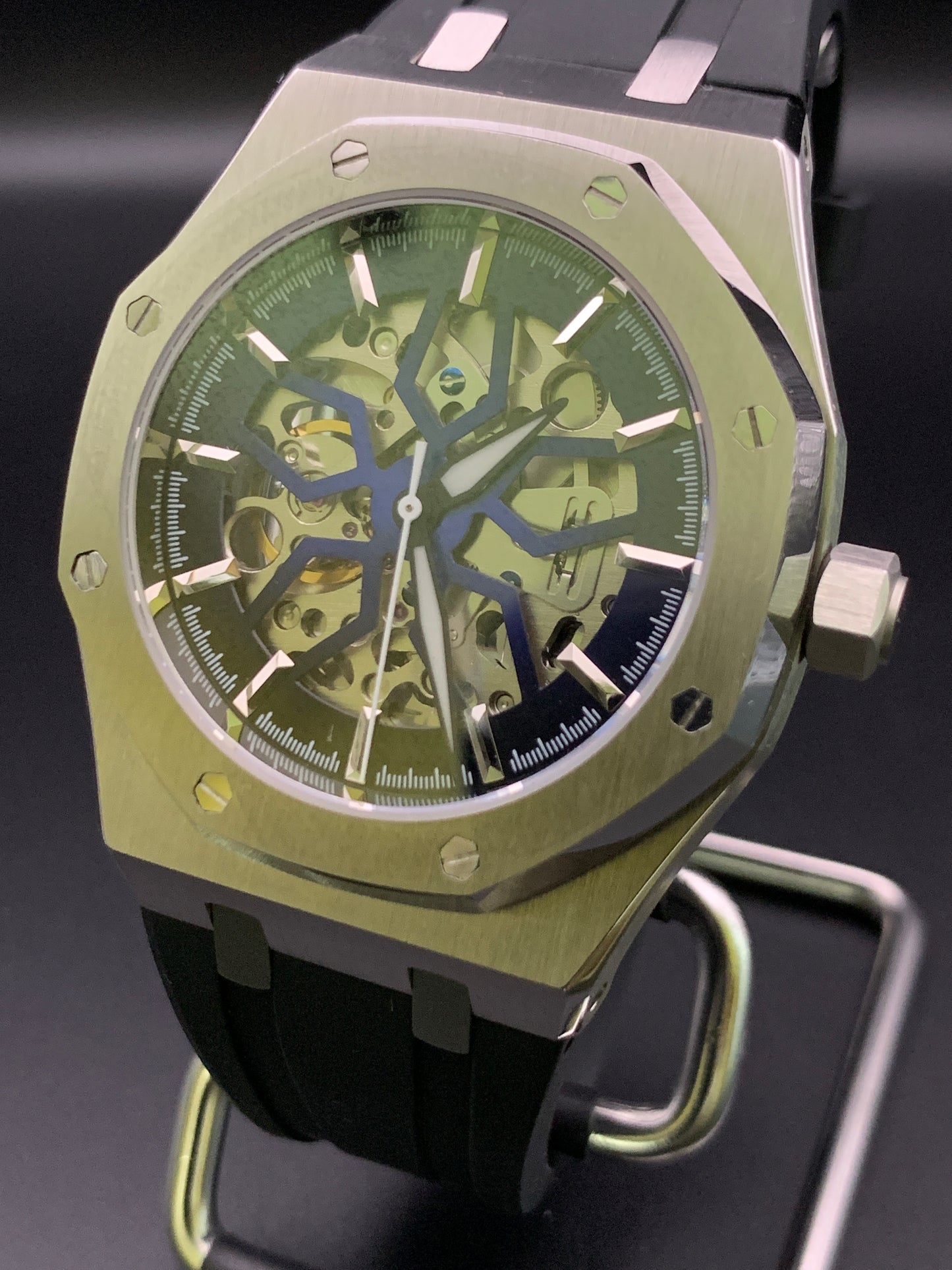 ‘Royal Oak’ style. Blueburst skeleton dial. Sapphire crystal. Seiko NH70. Bracelet and rubber strap included.