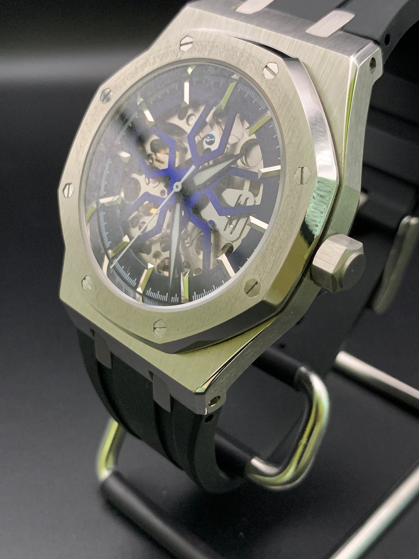 ‘Royal Oak’ style. Blueburst skeleton dial. Sapphire crystal. Seiko NH70. Bracelet and rubber strap included.