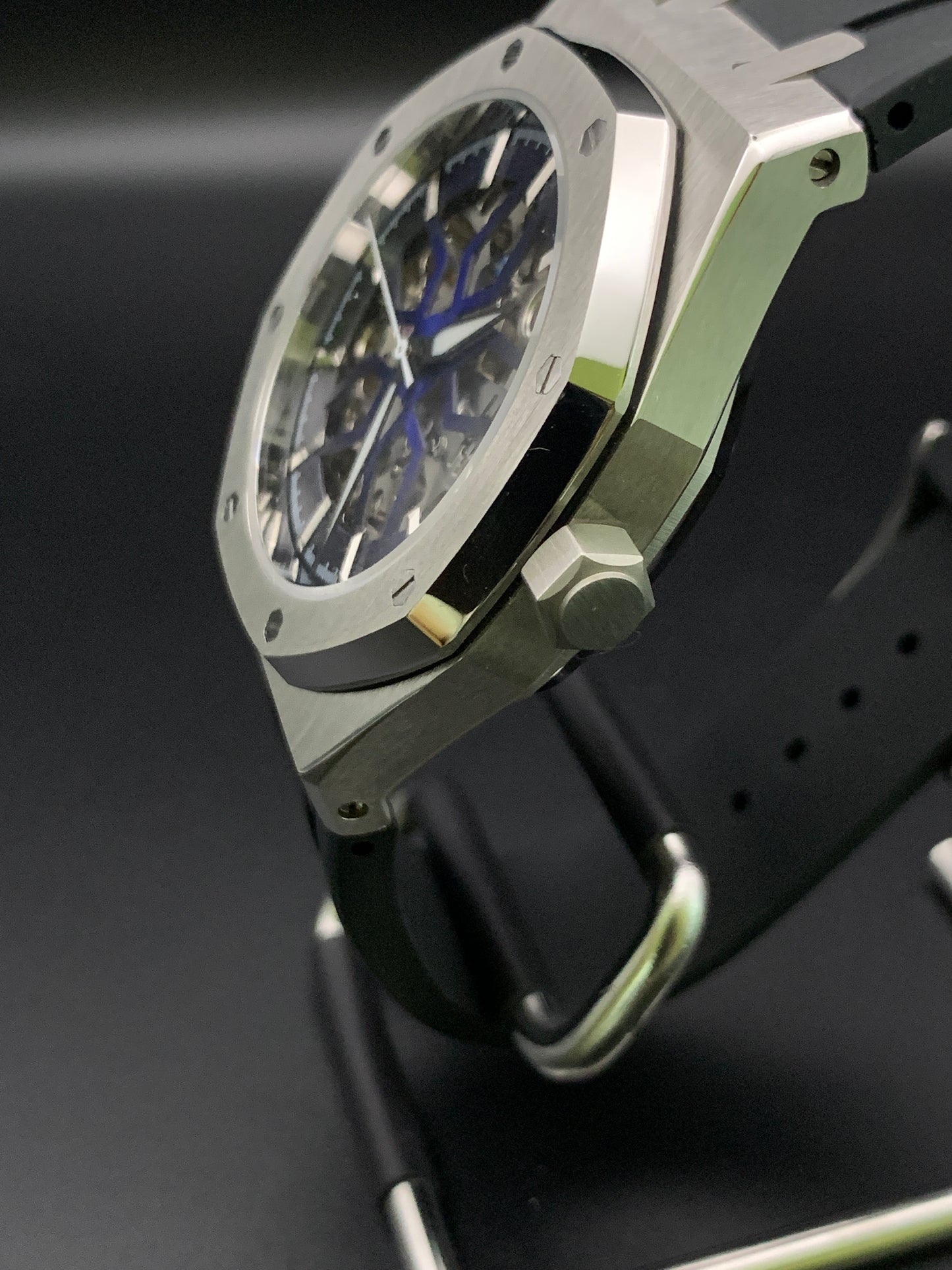 ‘Royal Oak’ style. Blueburst skeleton dial. Sapphire crystal. Seiko NH70. Bracelet and rubber strap included.
