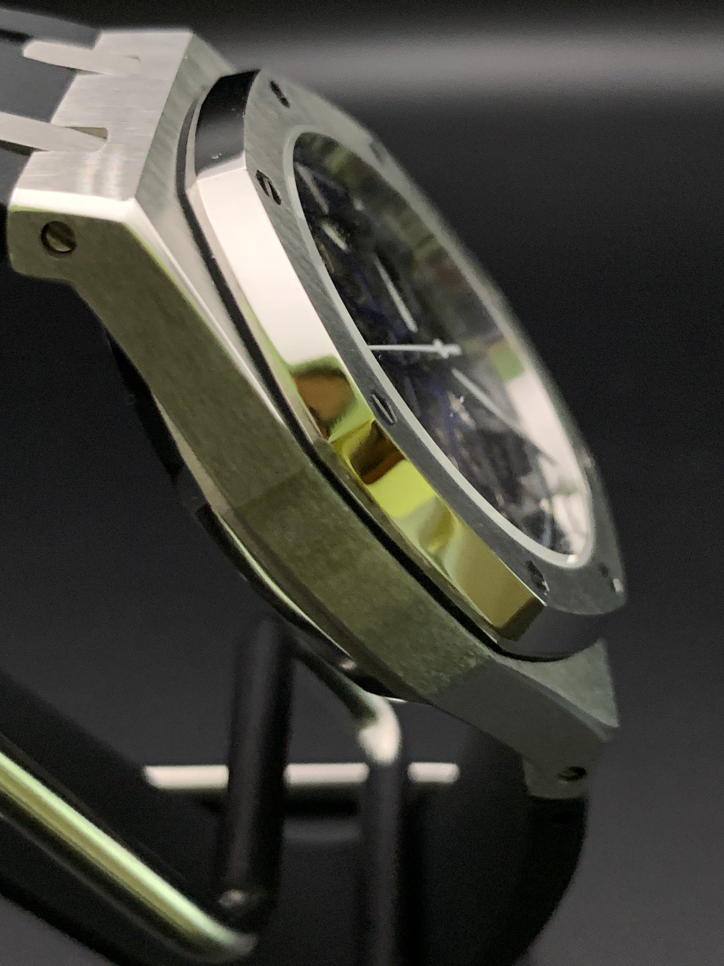 ‘Royal Oak’ style. Blueburst skeleton dial. Sapphire crystal. Seiko NH70. Bracelet and rubber strap included.