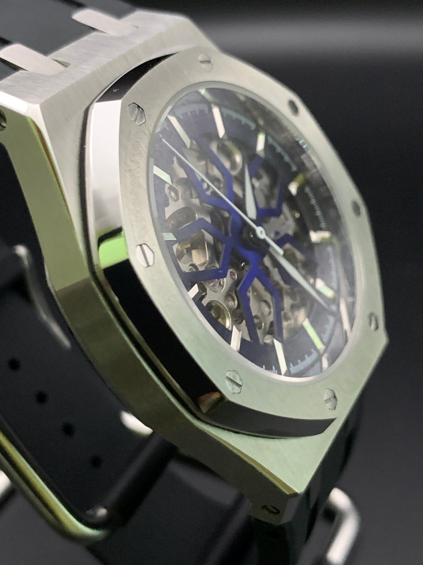 ‘Royal Oak’ style. Blueburst skeleton dial. Sapphire crystal. Seiko NH70. Bracelet and rubber strap included.