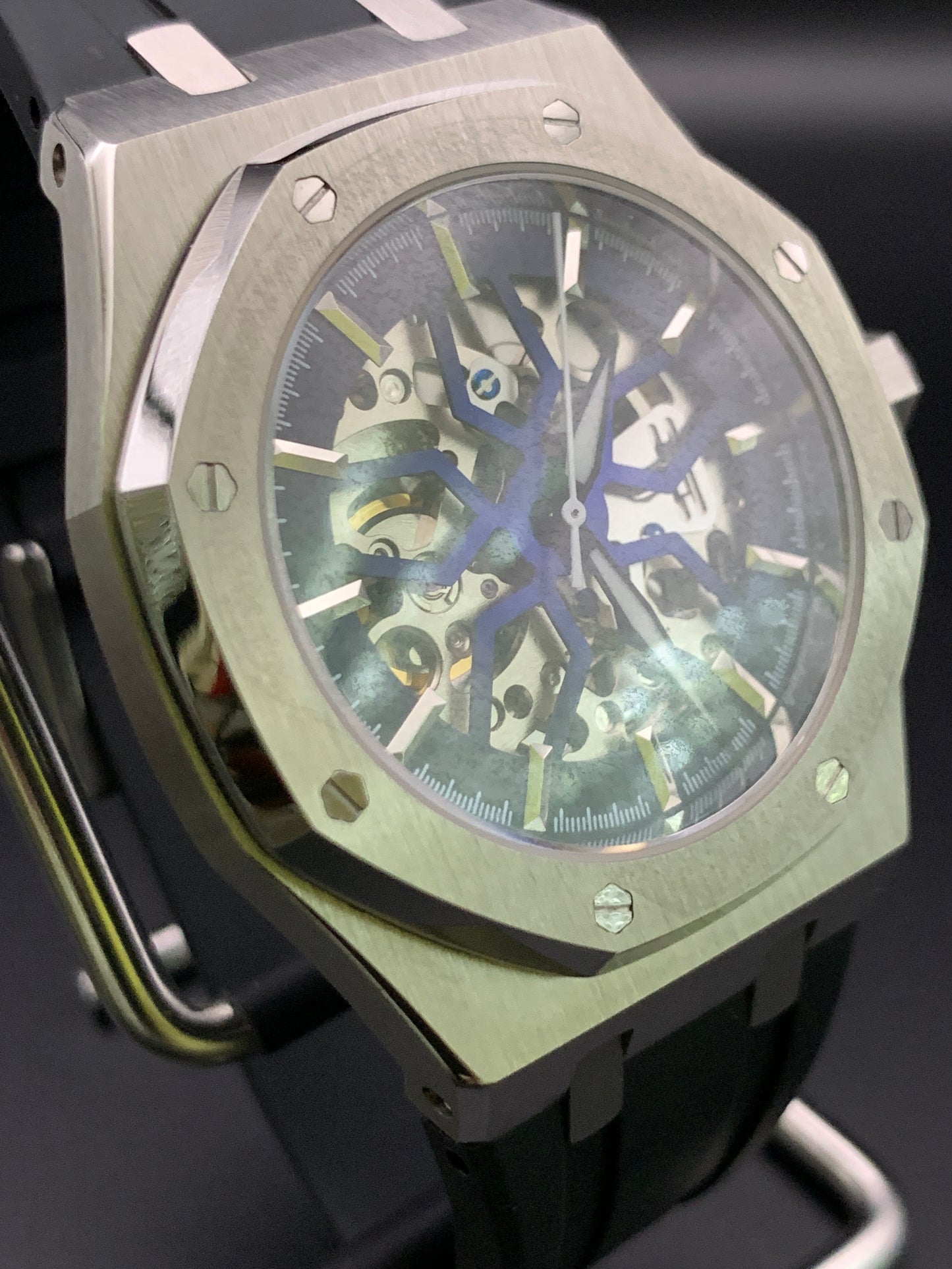 ‘Royal Oak’ style. Blueburst skeleton dial. Sapphire crystal. Seiko NH70. Bracelet and rubber strap included.