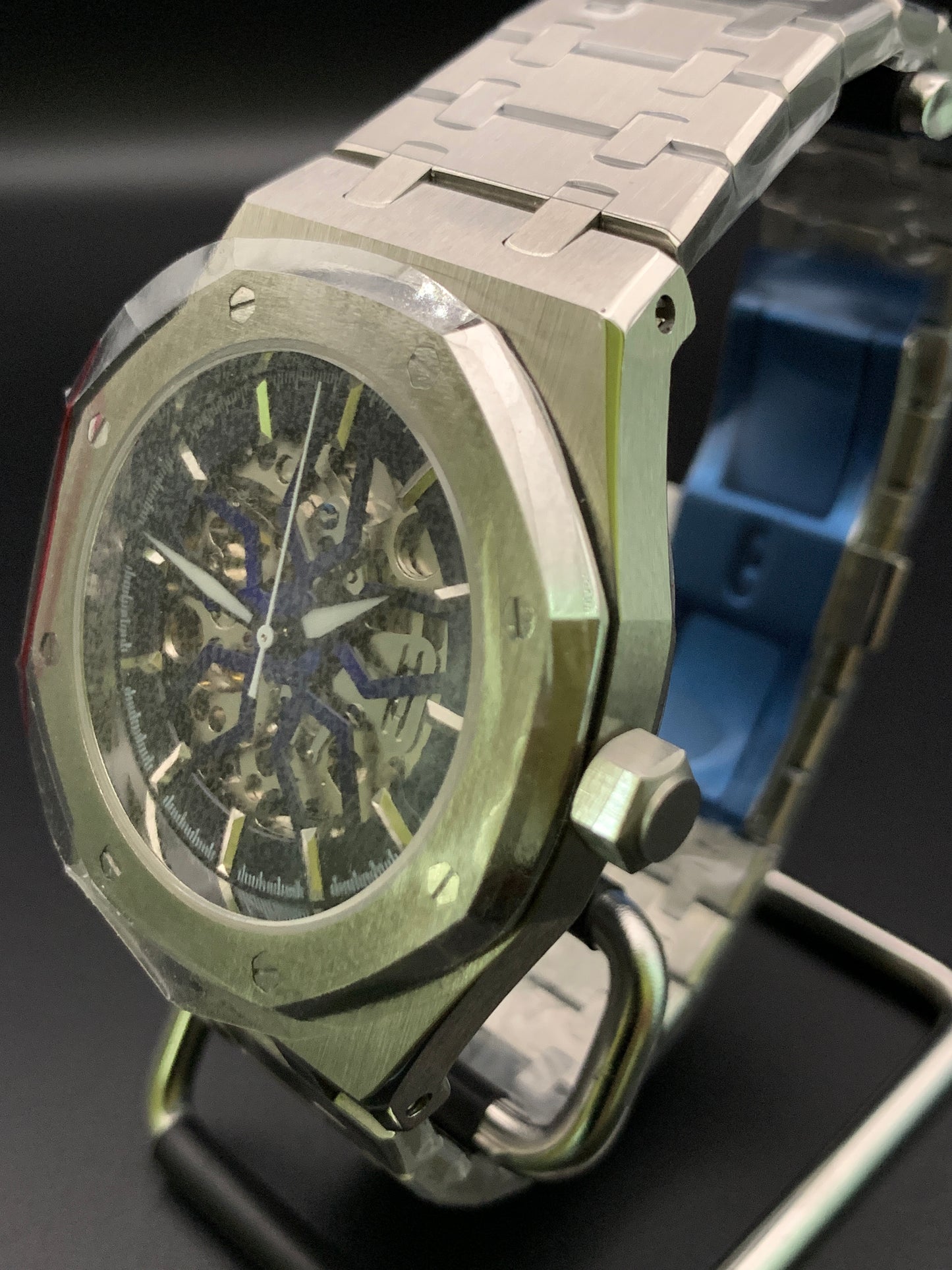 ‘Royal Oak’ style. Blueburst skeleton dial. Sapphire crystal. Seiko NH70. Bracelet and rubber strap included.