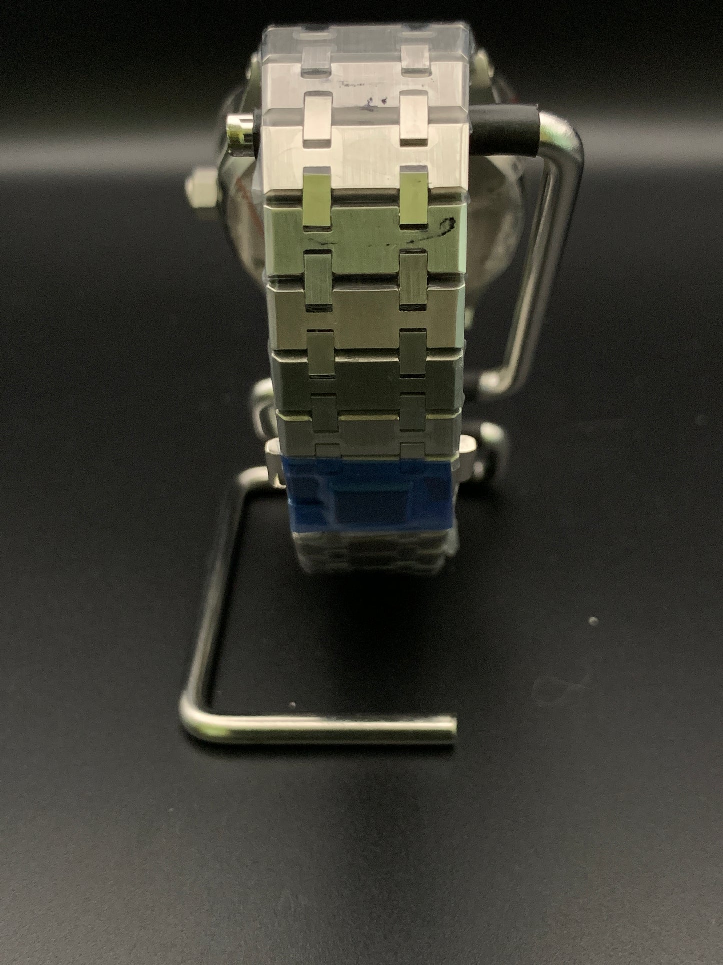 ‘Royal Oak’ style. Blueburst skeleton dial. Sapphire crystal. Seiko NH70. Bracelet and rubber strap included.