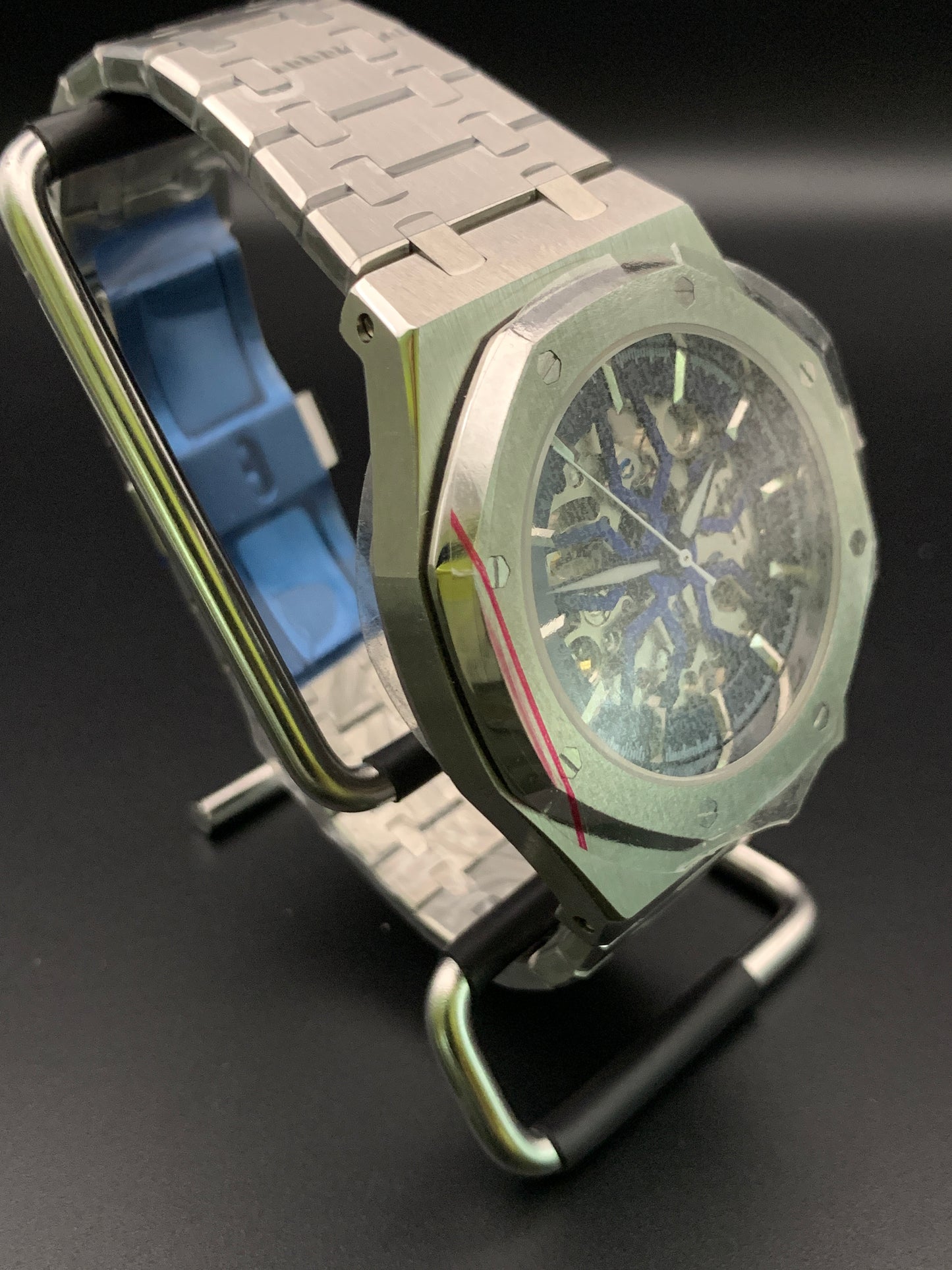 ‘Royal Oak’ style. Blueburst skeleton dial. Sapphire crystal. Seiko NH70. Bracelet and rubber strap included.