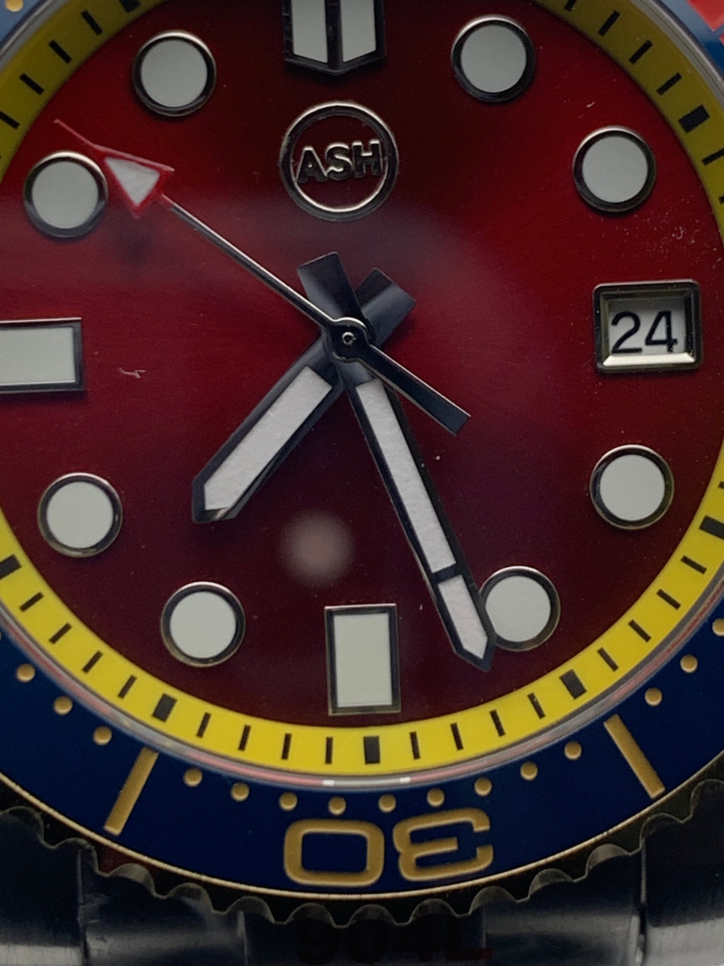 Toy Box. 41mm stainless steel case. Sapphire crystal. Seiko NH35.