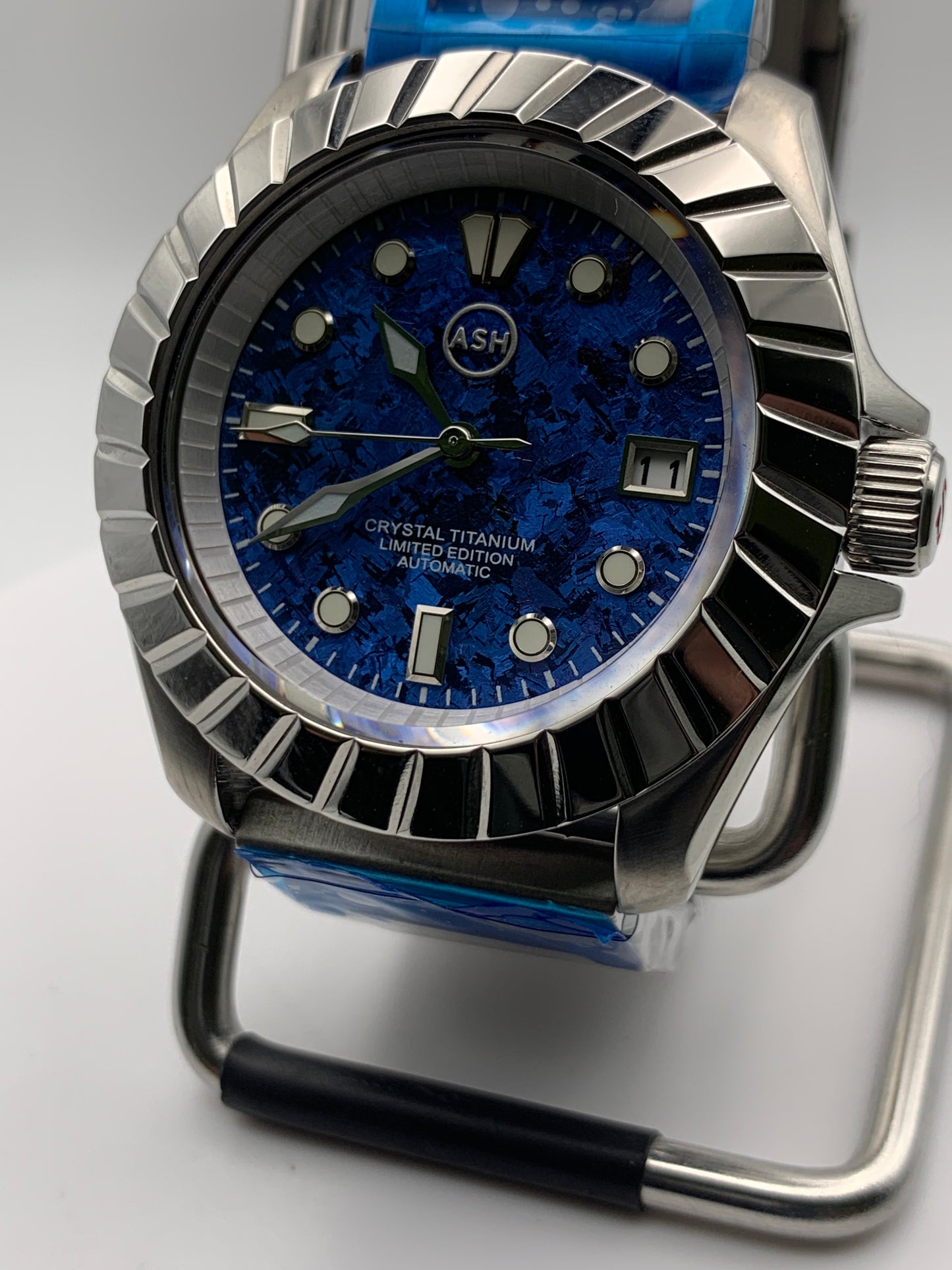 Mariana. 41mm Stainless Steel.  Sapphire crystal. Crystal titanium dial. Seiko NH35.