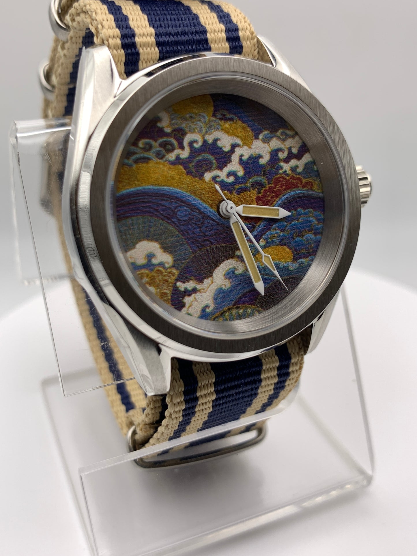 Chakushoku. 38mm Stainless steel. Sapphire crystal. Seiko NH38.
