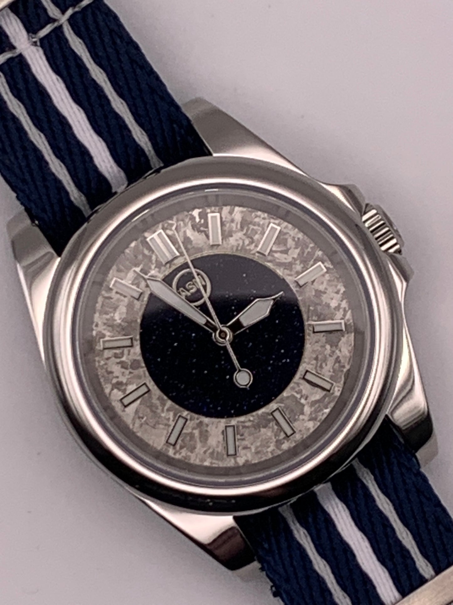 Monolith. 39mm Stainless steel. Sapphire crystal. Seiko NH38.