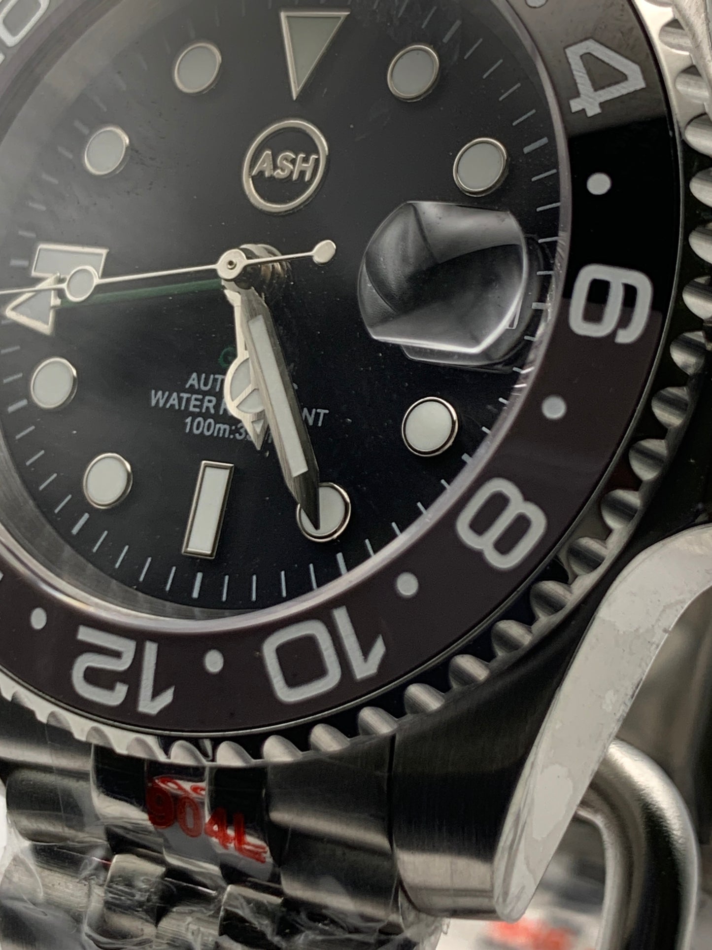 Bruce Wayne. 39mm Stainless steel GMT. Sapphire crystal. Seiko NH34.