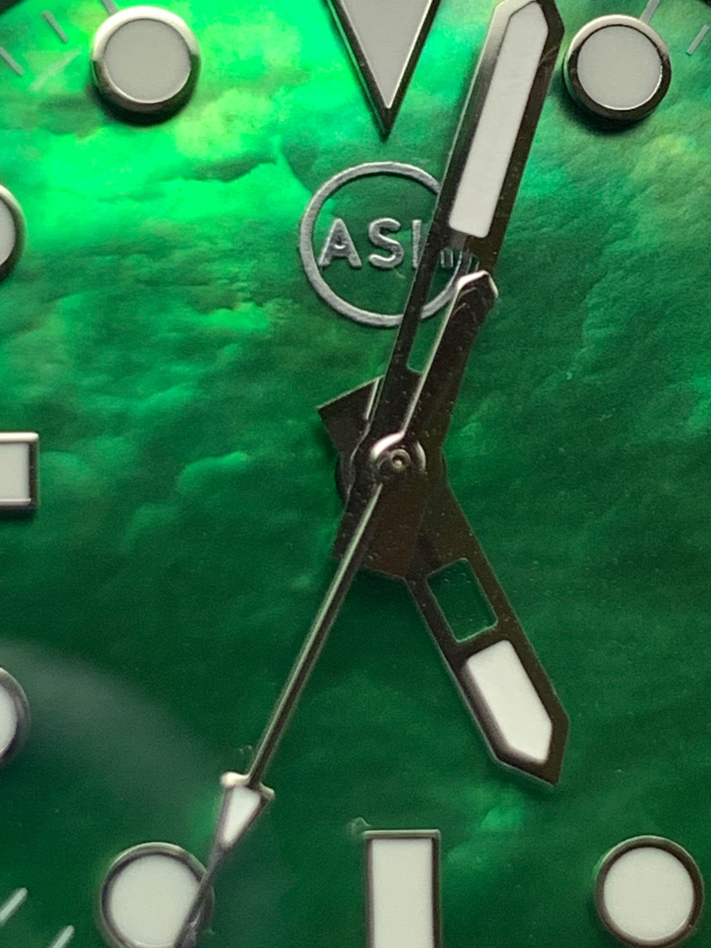 Envy. 39mm Stainless steel. Sapphire crystal. Seiko NH35.