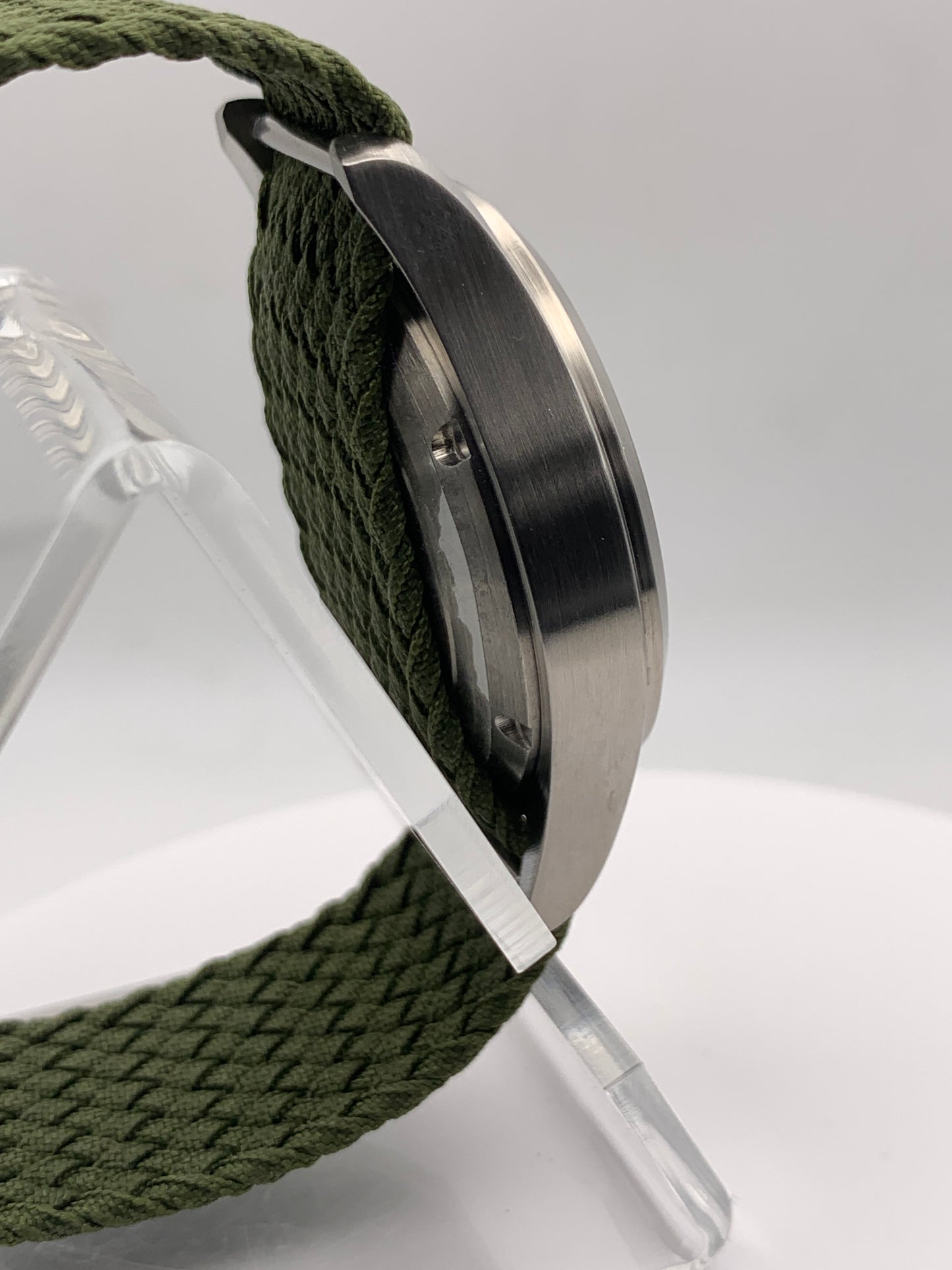 Fangorn. 39mm Stainless steel. Textured and faceted dial. Sapphire crystal. Seiko NH38.