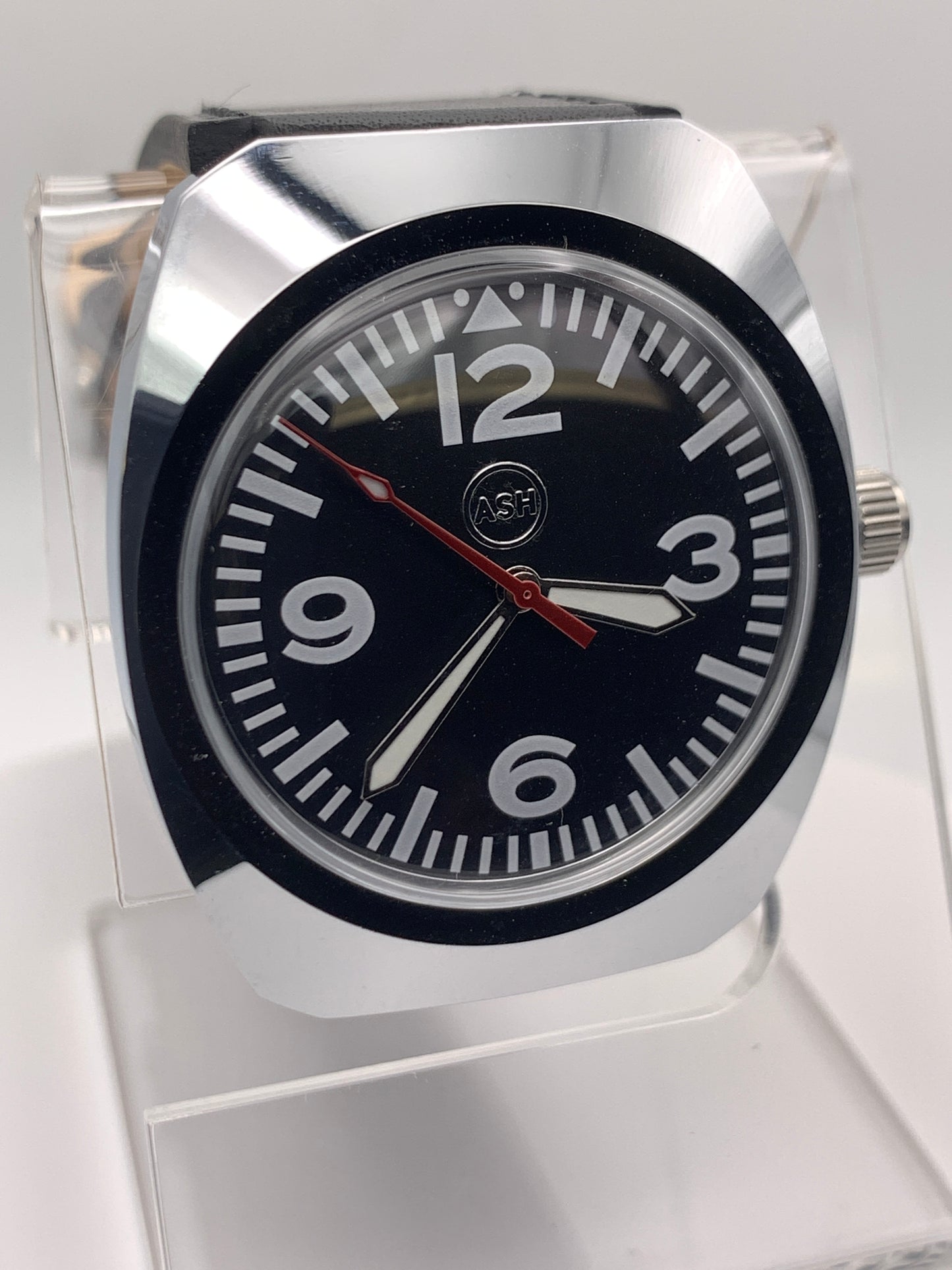 Solo Flight. Neo Vintage Collection. 36mm NOS Gruen case. Acrylic domed crystal. Miyota 2039.