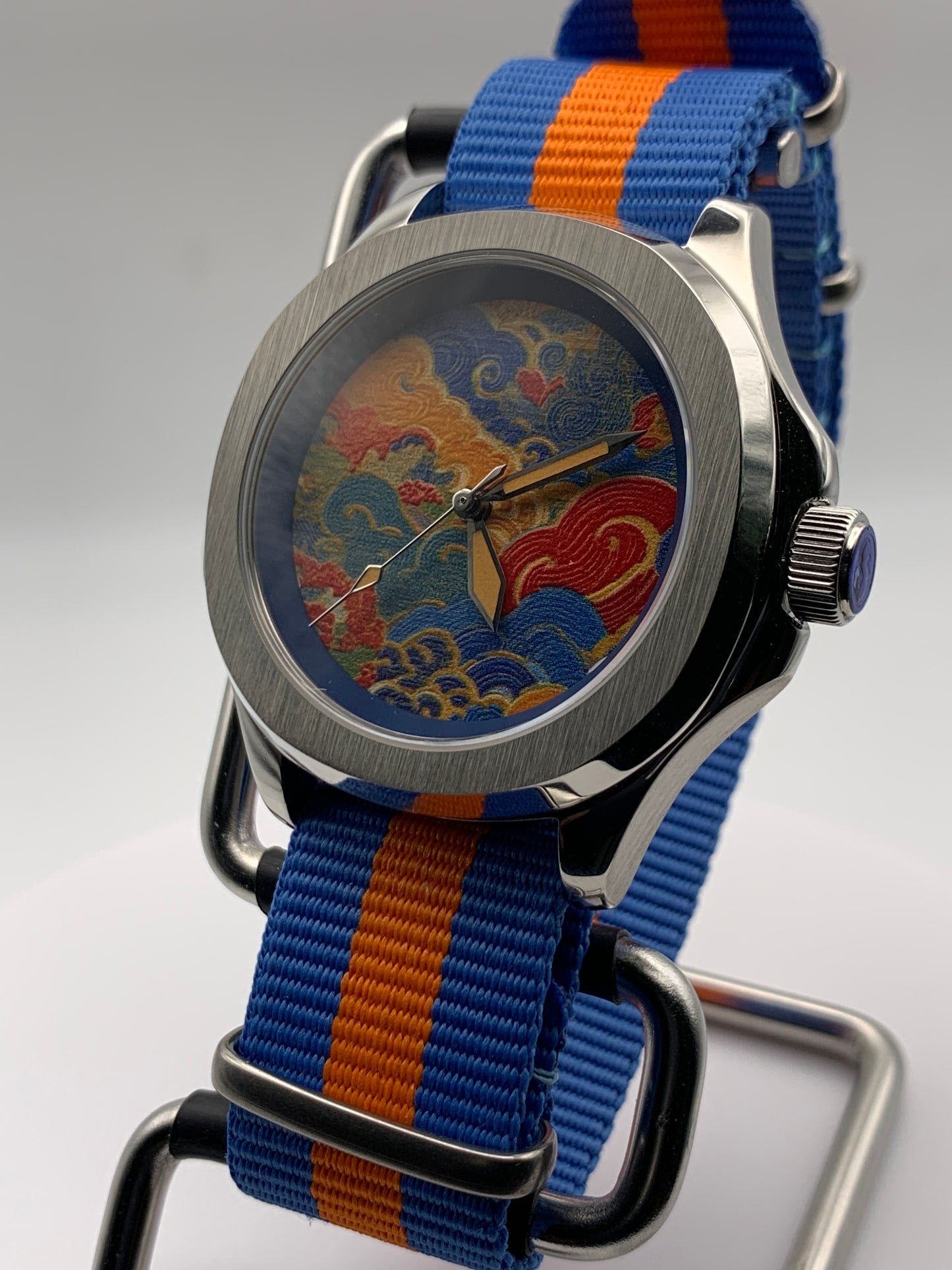 Floating World. B-stock. 40mm Stainless steel case. Sapphire crystal. Seiko NH38. Small flaws on the edge of the dial.