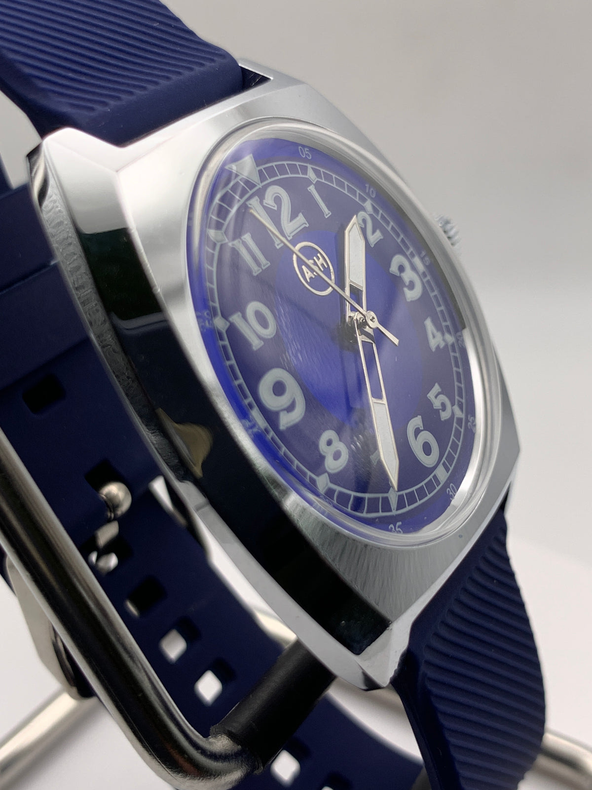 Drew 1.1 - 35mm NOS brass and stainless steel Gruen case. Domed acrylic crystal. Seiko VH31 Mecha-quartz.