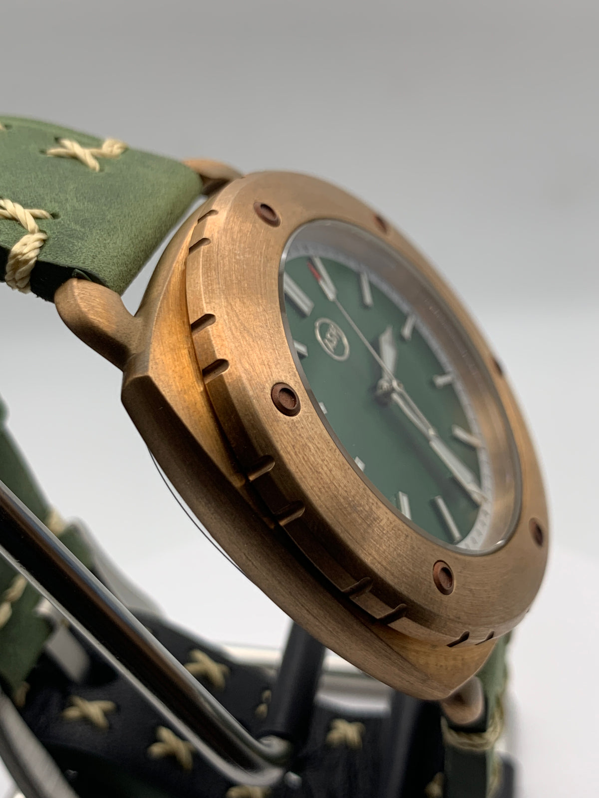 Aegis. 44mm bronze case. Sapphire crystal. Seiko NH35.