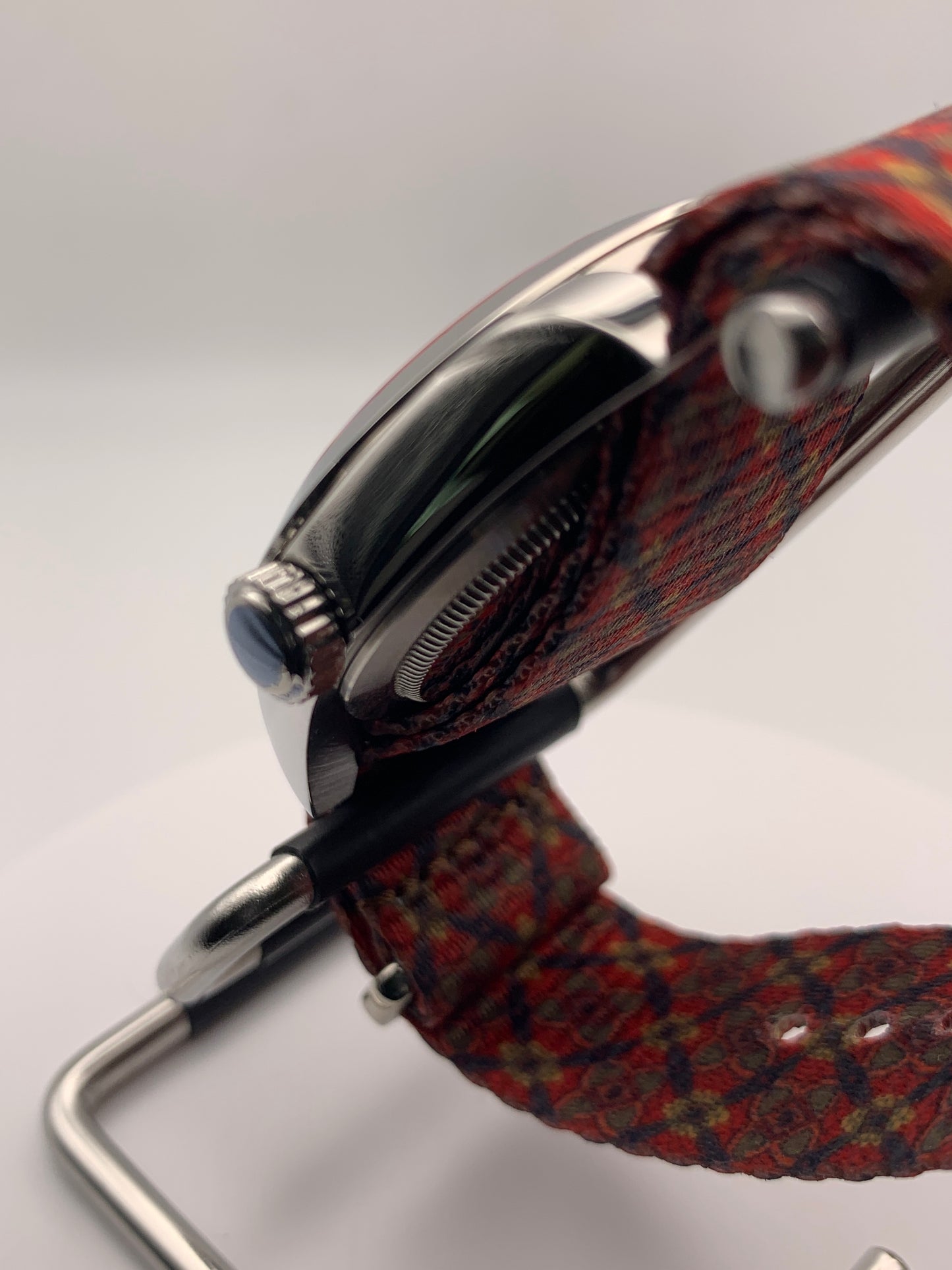Brocade. 39mm stainless steel case. Sapphire crystal. Seiko NH38.