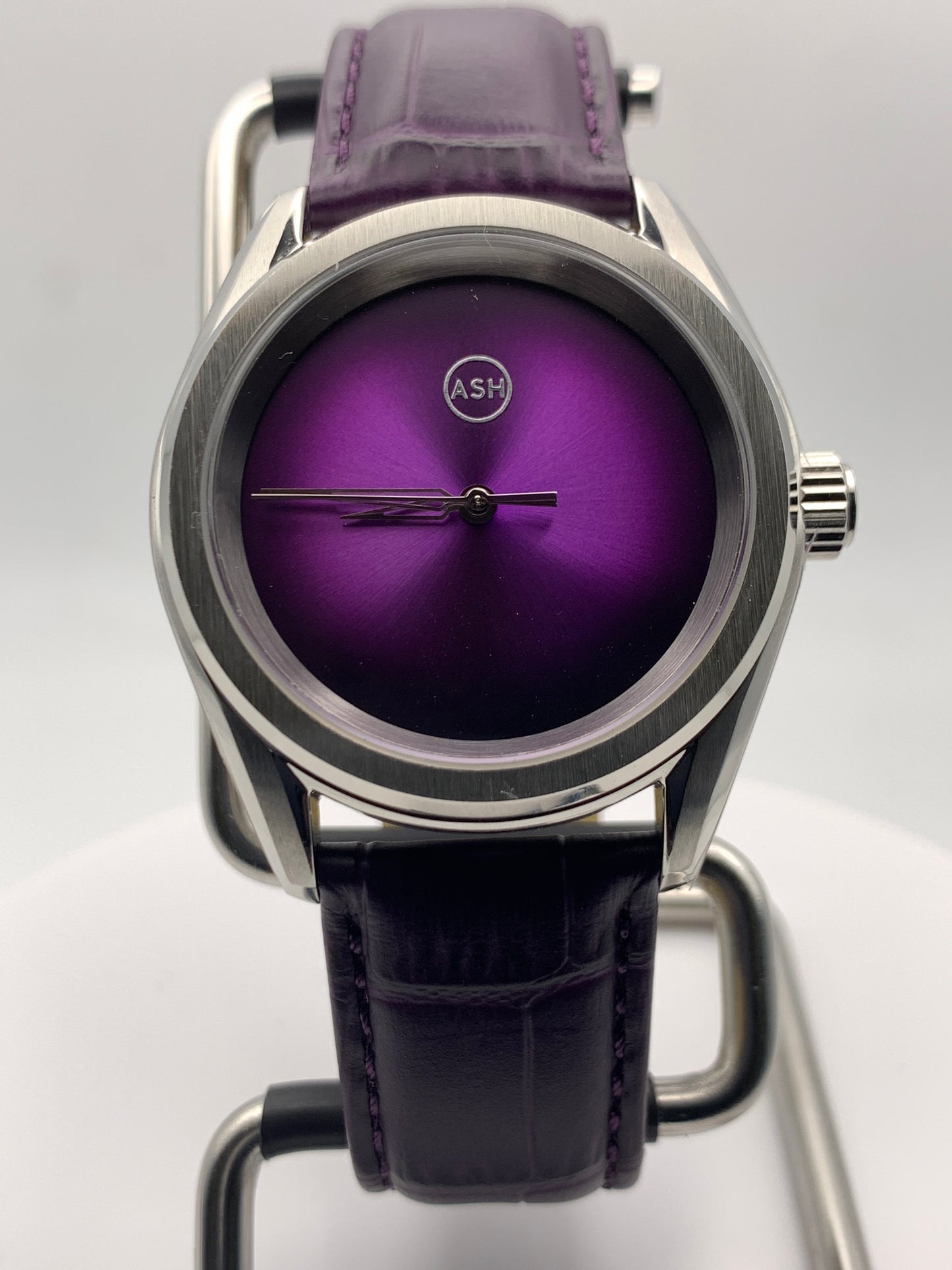 People Eater. 38mm Stainless steel. Sapphire crystal. Seiko NH38. Bracelet and leather strap included.
