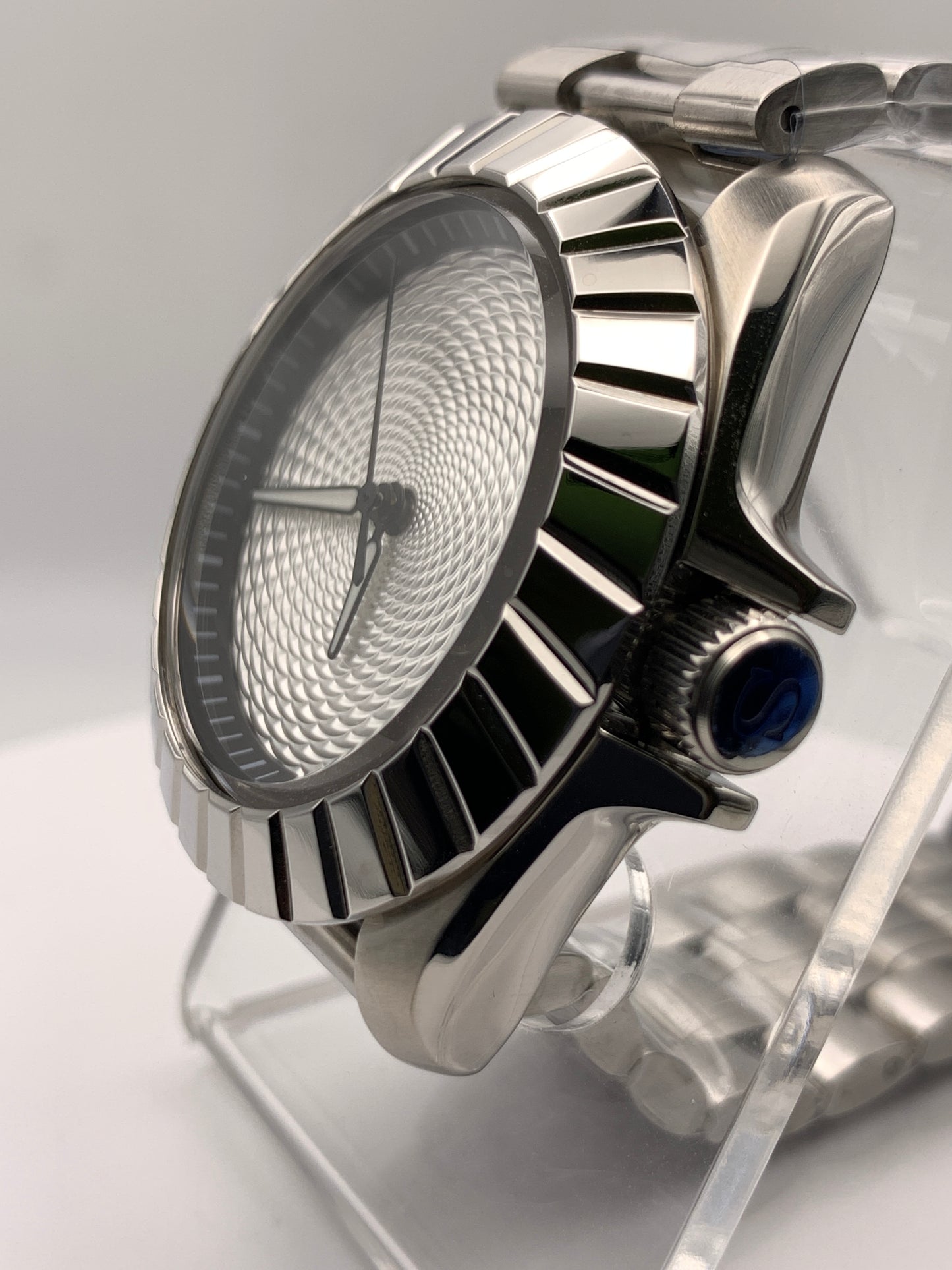 Indra’s Net. 41mm Stainless steel case.  Sapphire crystal. Seiko NH38.