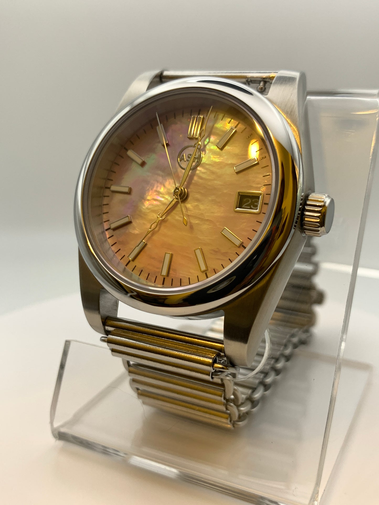 First Light. 36mm Stainless steel case. Beautiful MOP dial. Sapphire crystal. NH35 automatic movement. Bonklip.