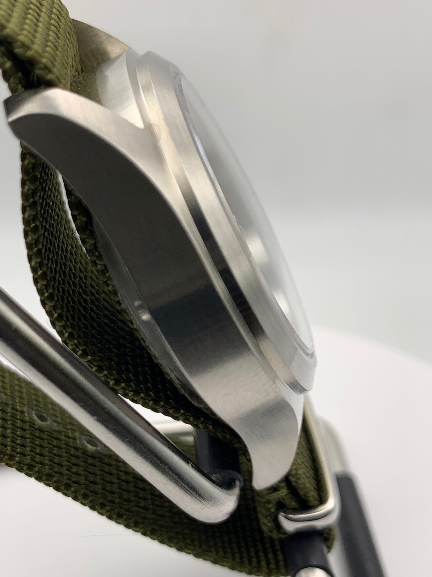 Fangorn 1.3 - 39mm brushed stainless steel. Sapphire crystal. Textured dial. Seiko NH35 with black date dial.