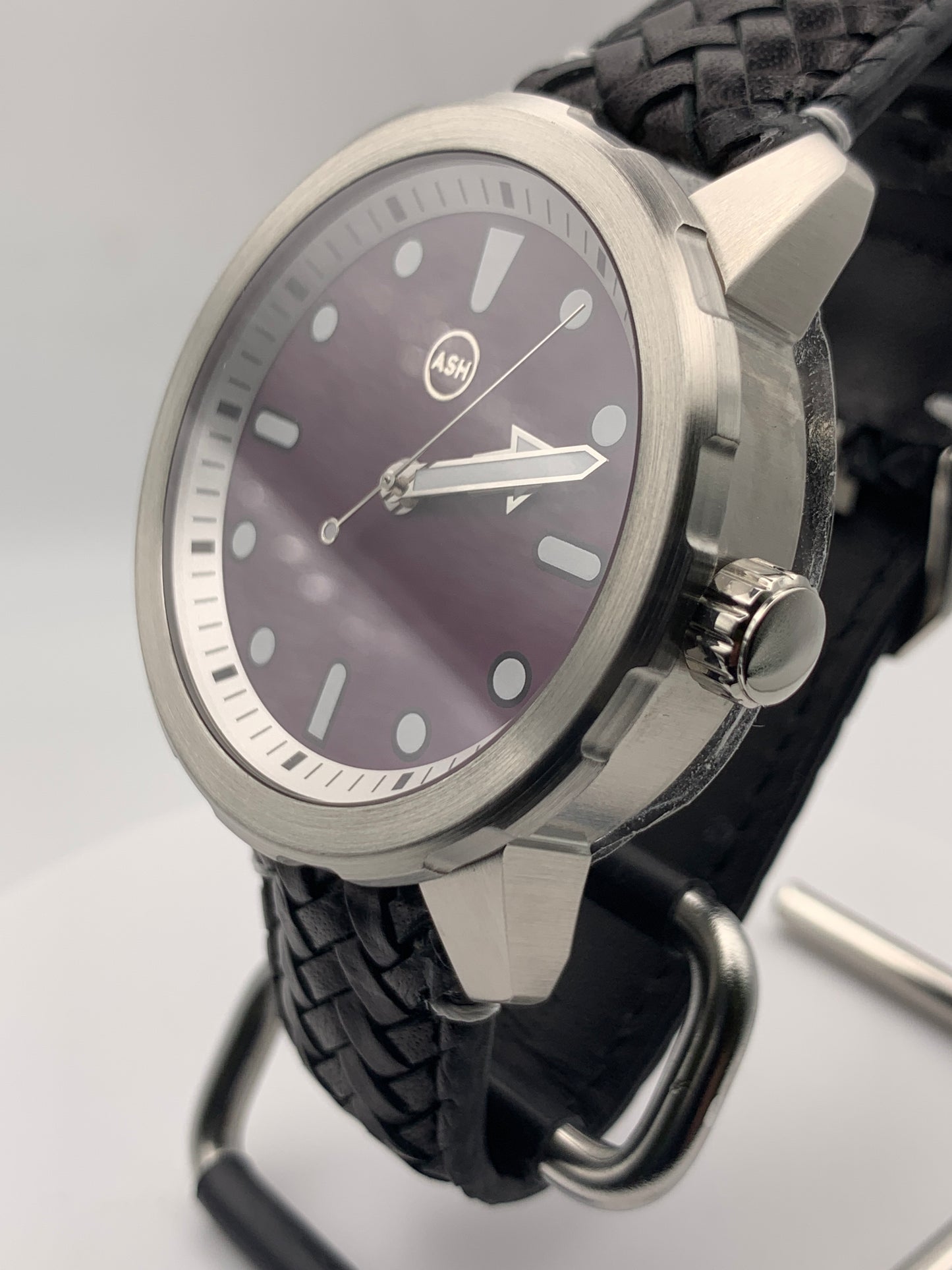 Amaranth - 44mm stainless steel case. Sapphire crystal. Seiko VH31 mecha-quartz.