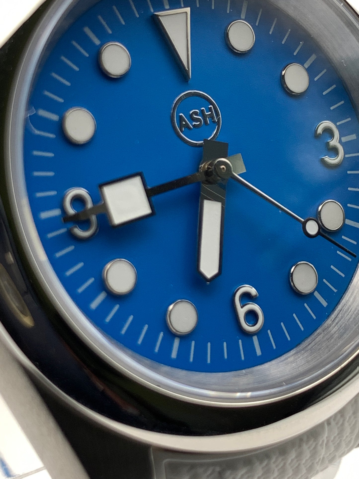 Geometry Lesson. 39mm Stainless steel case.  Sapphire crystal. Seiko NH38.
