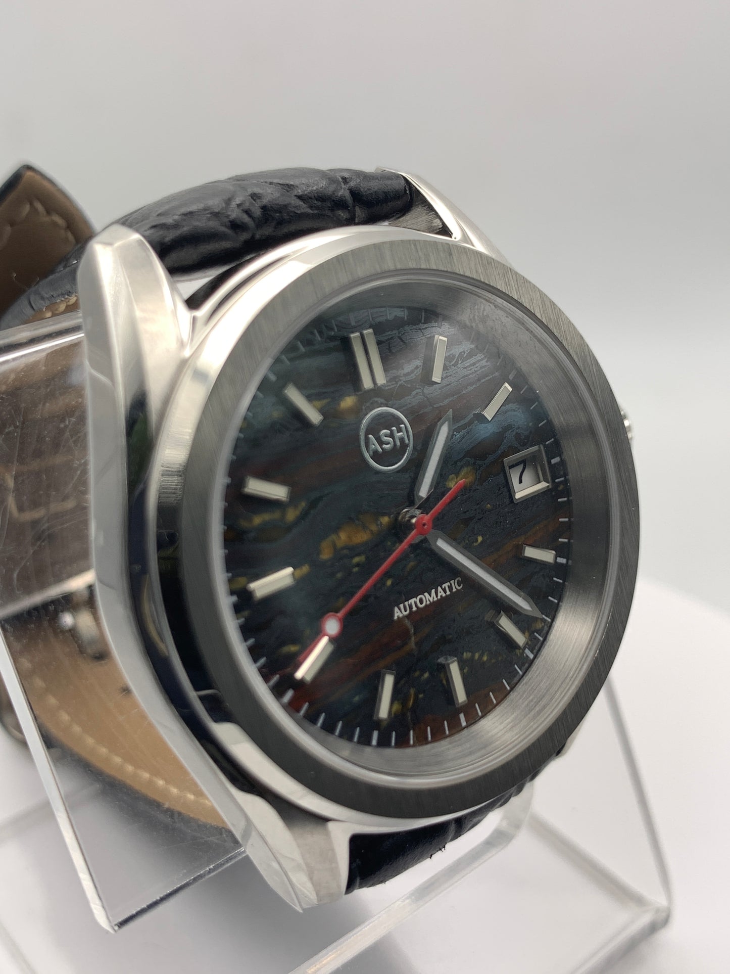 Agharta. 39mm Stainless steel. Iron Tiger Eye dial. Sapphire crystal. Seiko NH35.