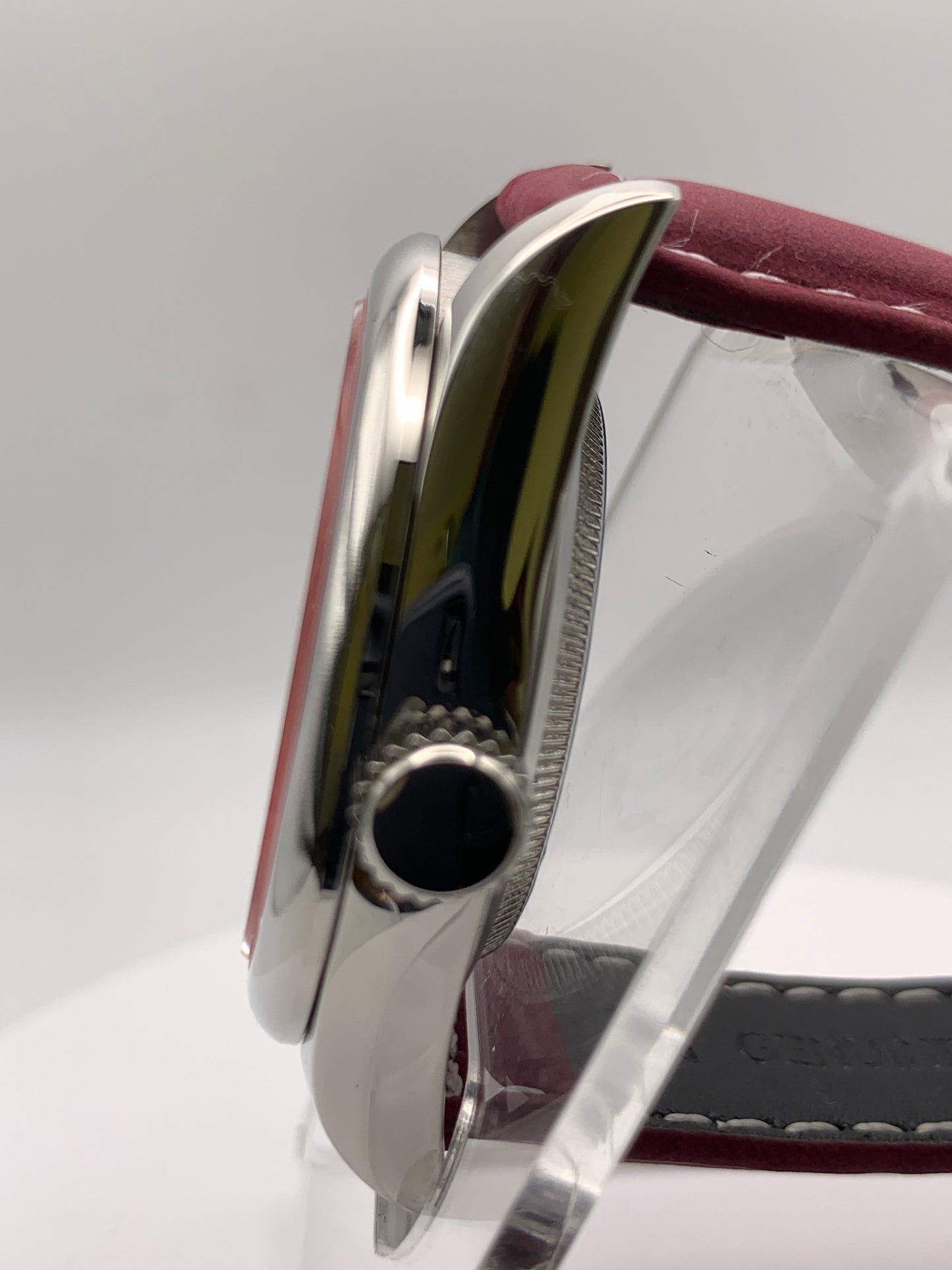 Rosie. 39mm Stainless steel. Mother of pearl dial. Sapphire crystal. Seiko NH35 automatic.