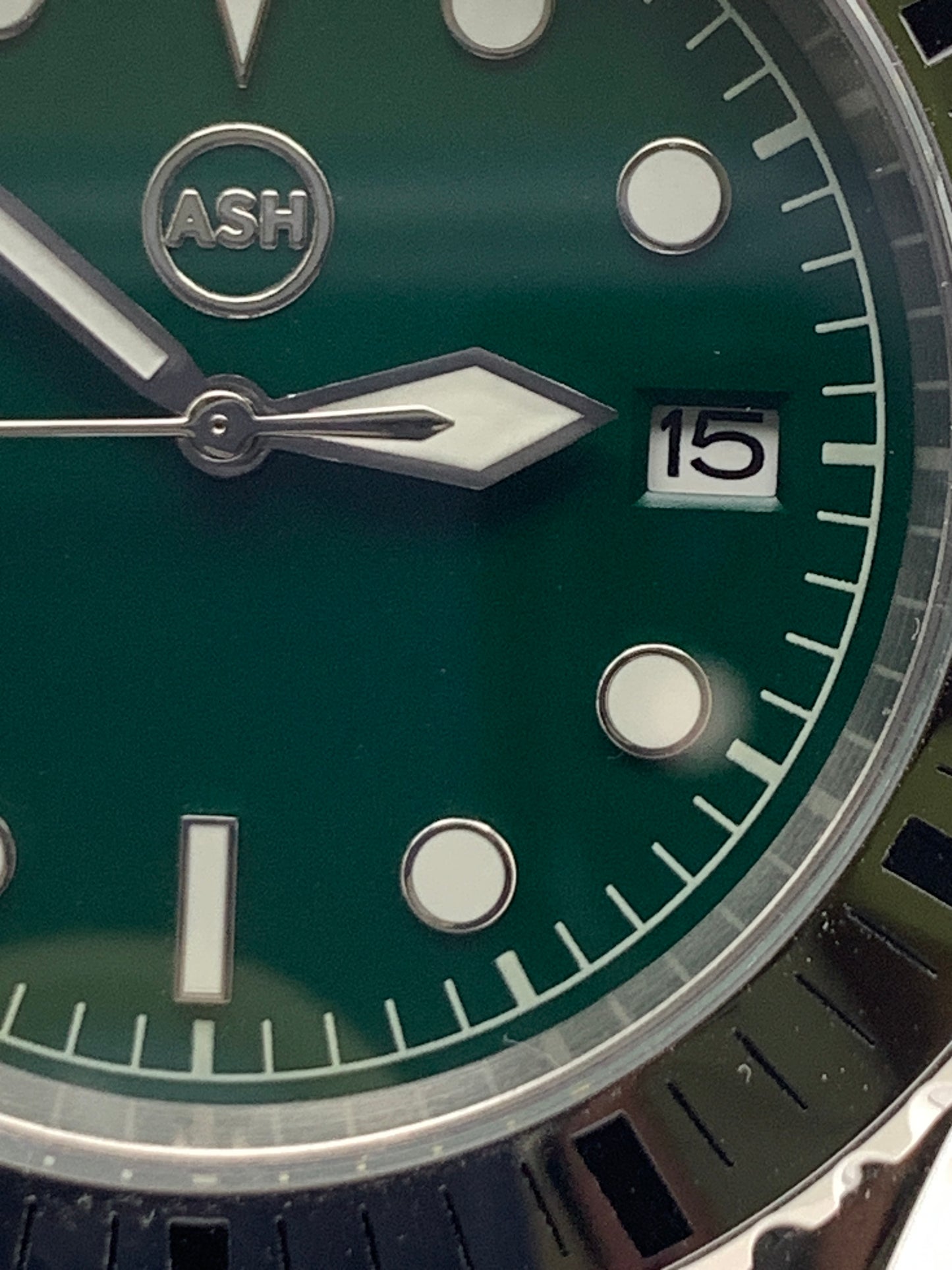 Mirkwood. 42mm Stainless steel case. Fixed bezel. Sapphire crystal. Seiko NH35.