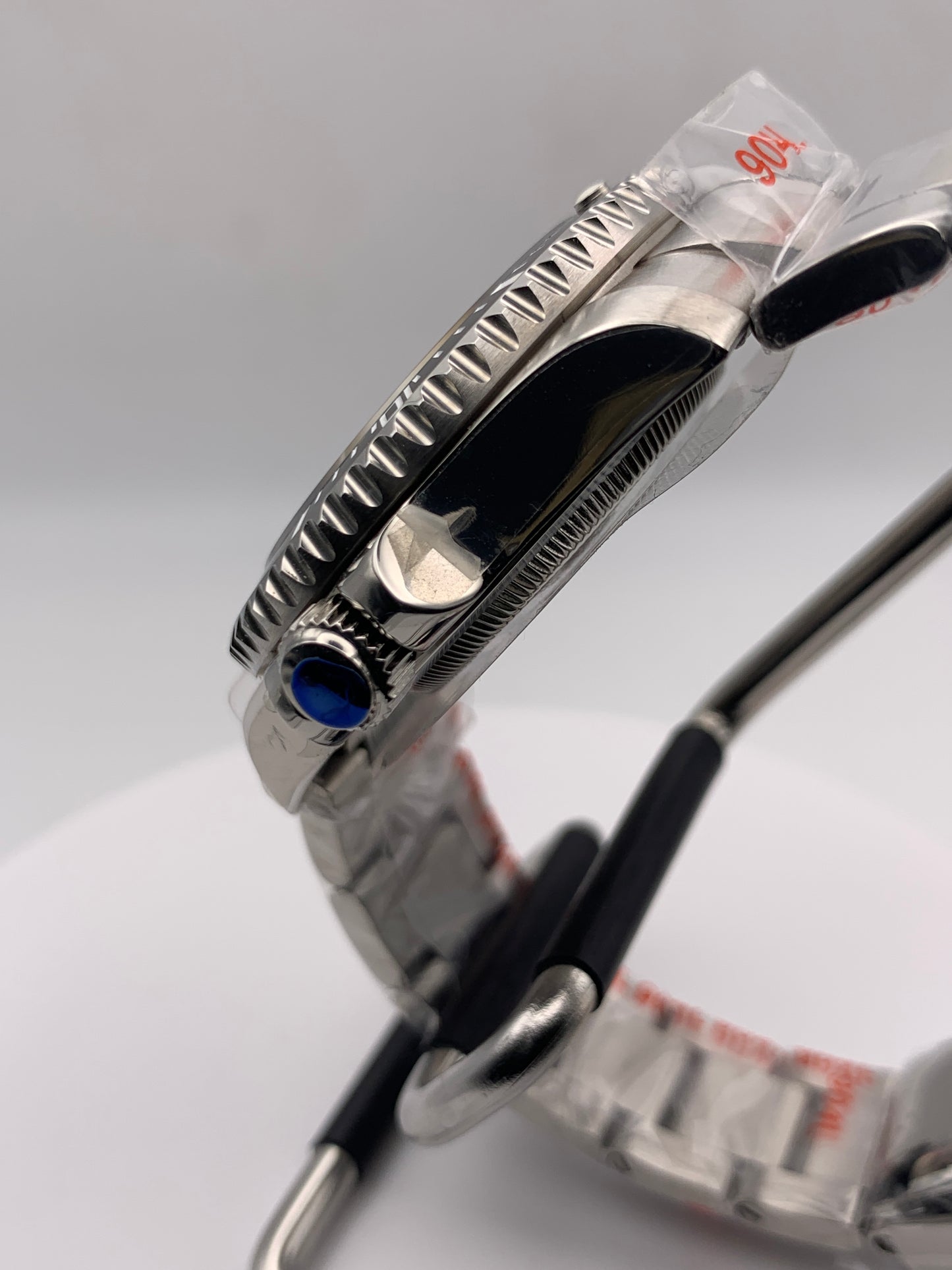 R3CON Collection. Custom black dial watch. 40.5mm stainless steel case. Sapphire crystal. Seiko NH35.