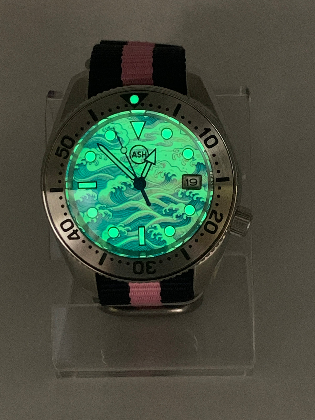 Tempest. 40mm Stainless steel cushion case. Sapphire crystal. Lumed dial. Seiko NH35.