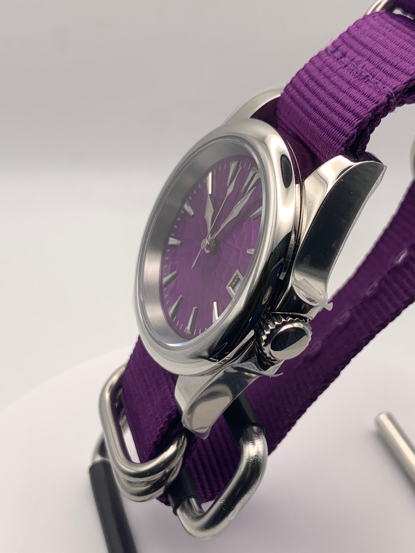 OGCola - Cherry. 39mm stainless steel. Sapphire crystal. Seiko NH35.