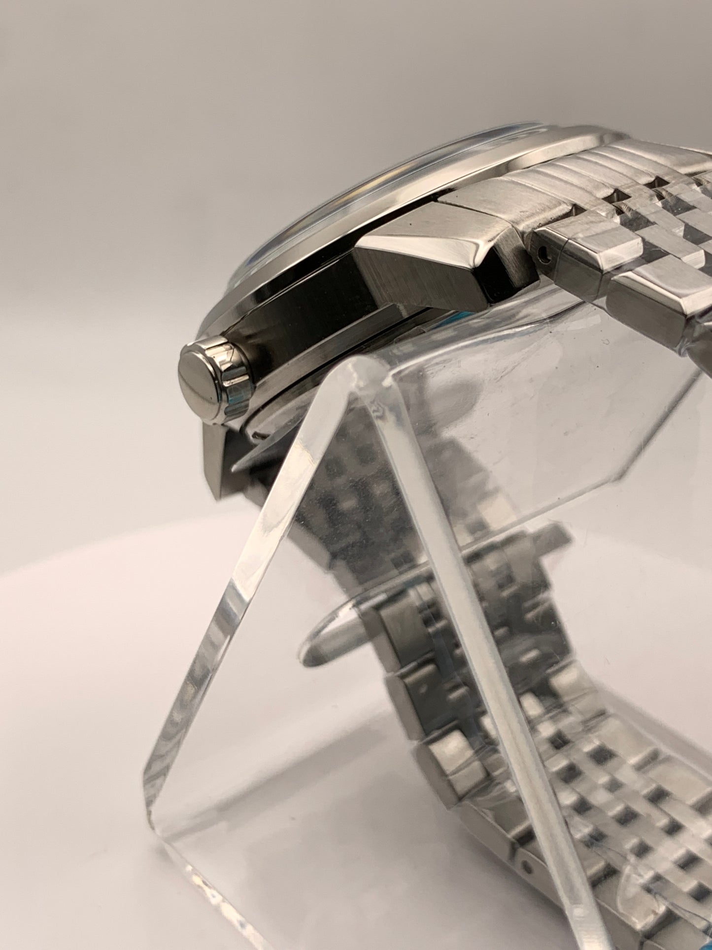 Nocturne. 40mm stainless steel case with matching bracelet. Box sapphire crystal. Seiko NH35