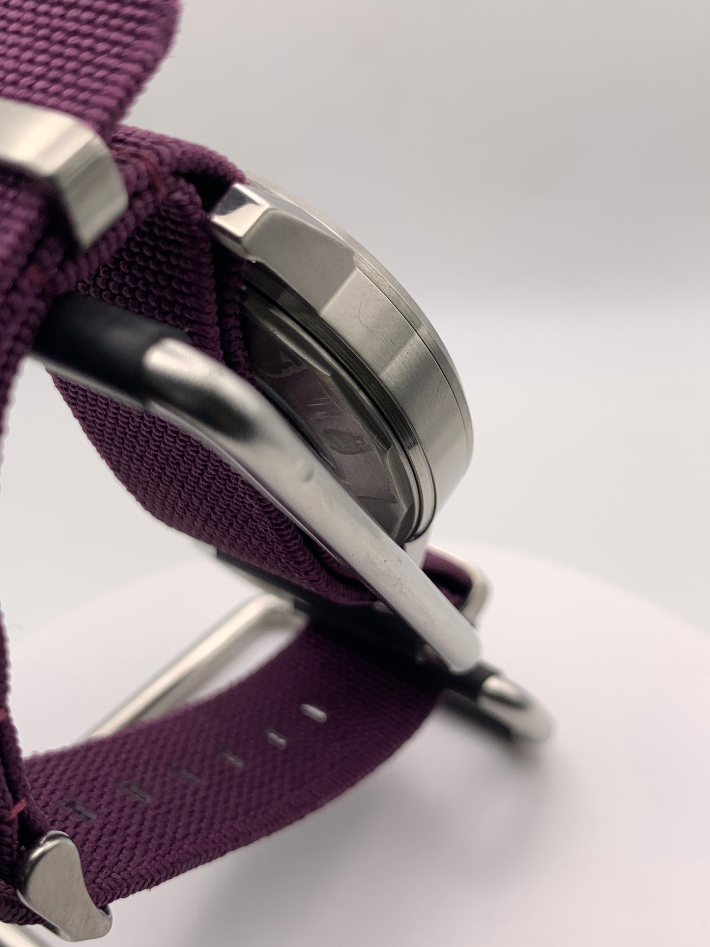 Ultraviolet. 40mm stainless steel case. Sapphire crystal. Seiko NH35.