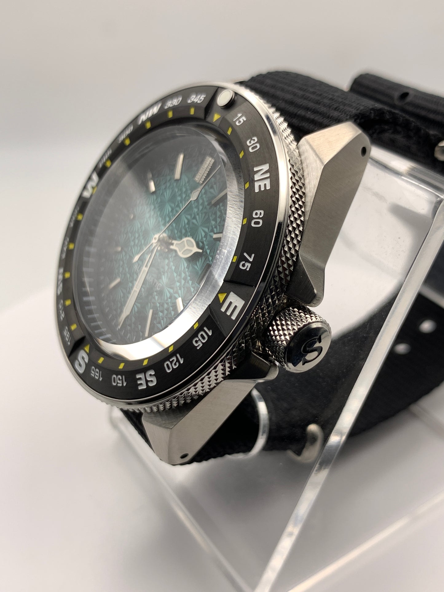 Ungoliant 1.1 - 44mm Stainless steel. Sapphire crystal. Seiko NH35.
