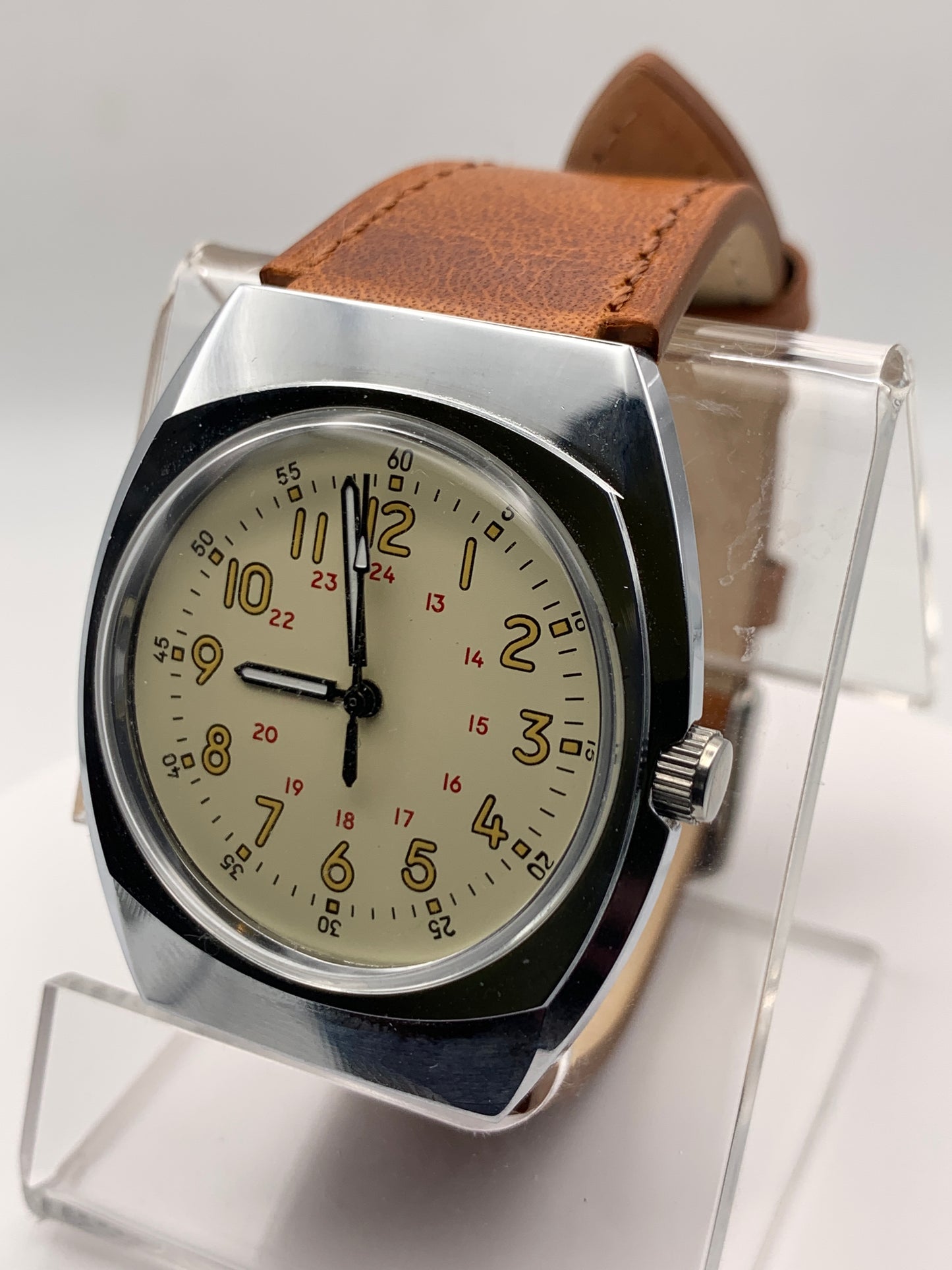Butter. 37mm NOS Gruen brass and stainless steel case. Acrylic dome crystal. Seiko VH31.