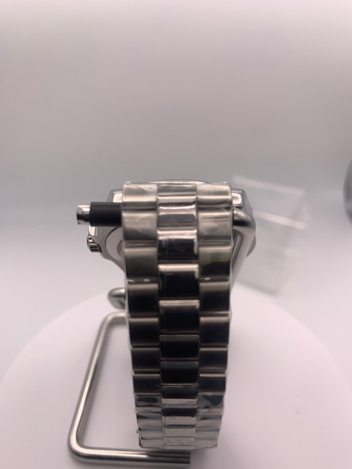 Quint. 39mm Stainless steel case. Textured dial. Sapphire crystal. NH35 automatic movement.