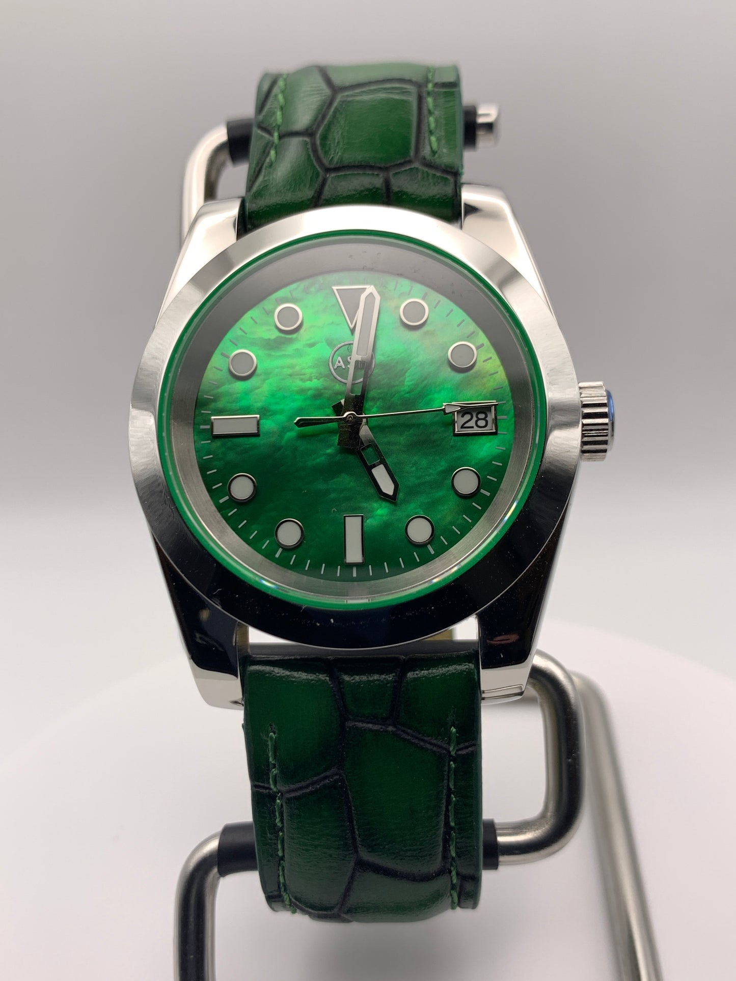 Envy. 39mm Stainless steel. Sapphire crystal. Seiko NH35.