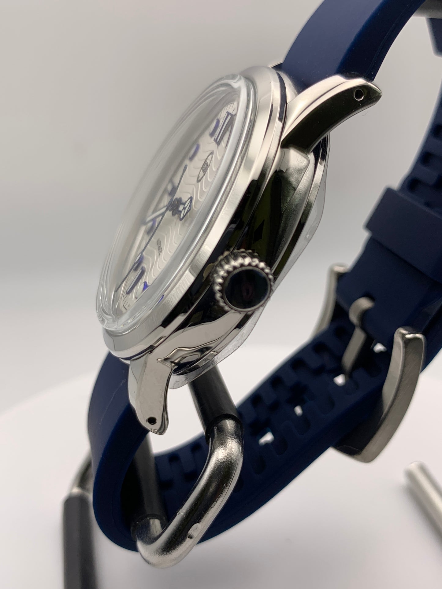 The Yankee 1.1 - Blue, silver and white livery. 39mm stainless steel case. K-1 mineral crystal with AR. NH35 automatic.