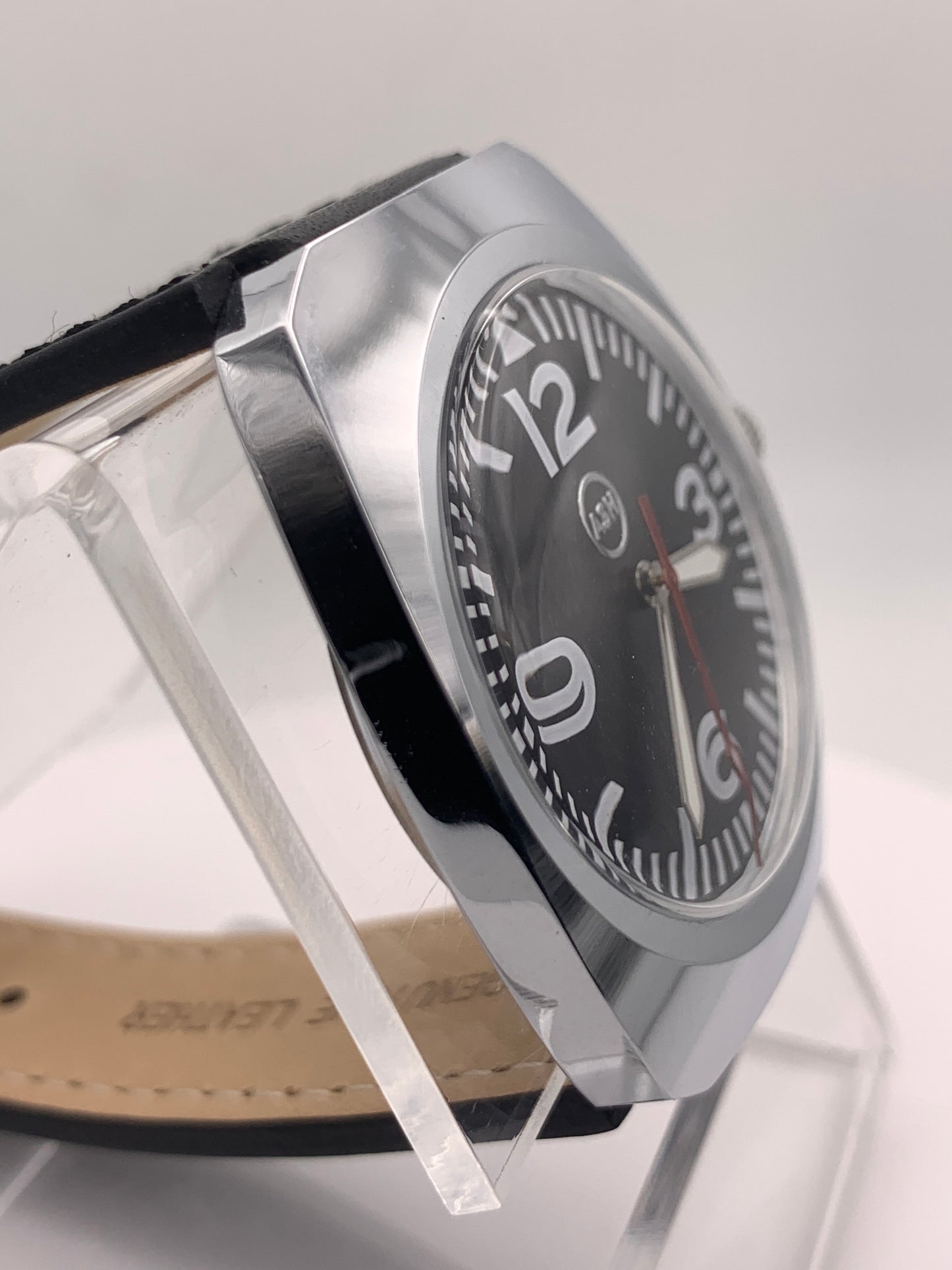 Solo Flight. Neo Vintage Collection. 36mm NOS Gruen case. Acrylic domed crystal. Miyota 2039.