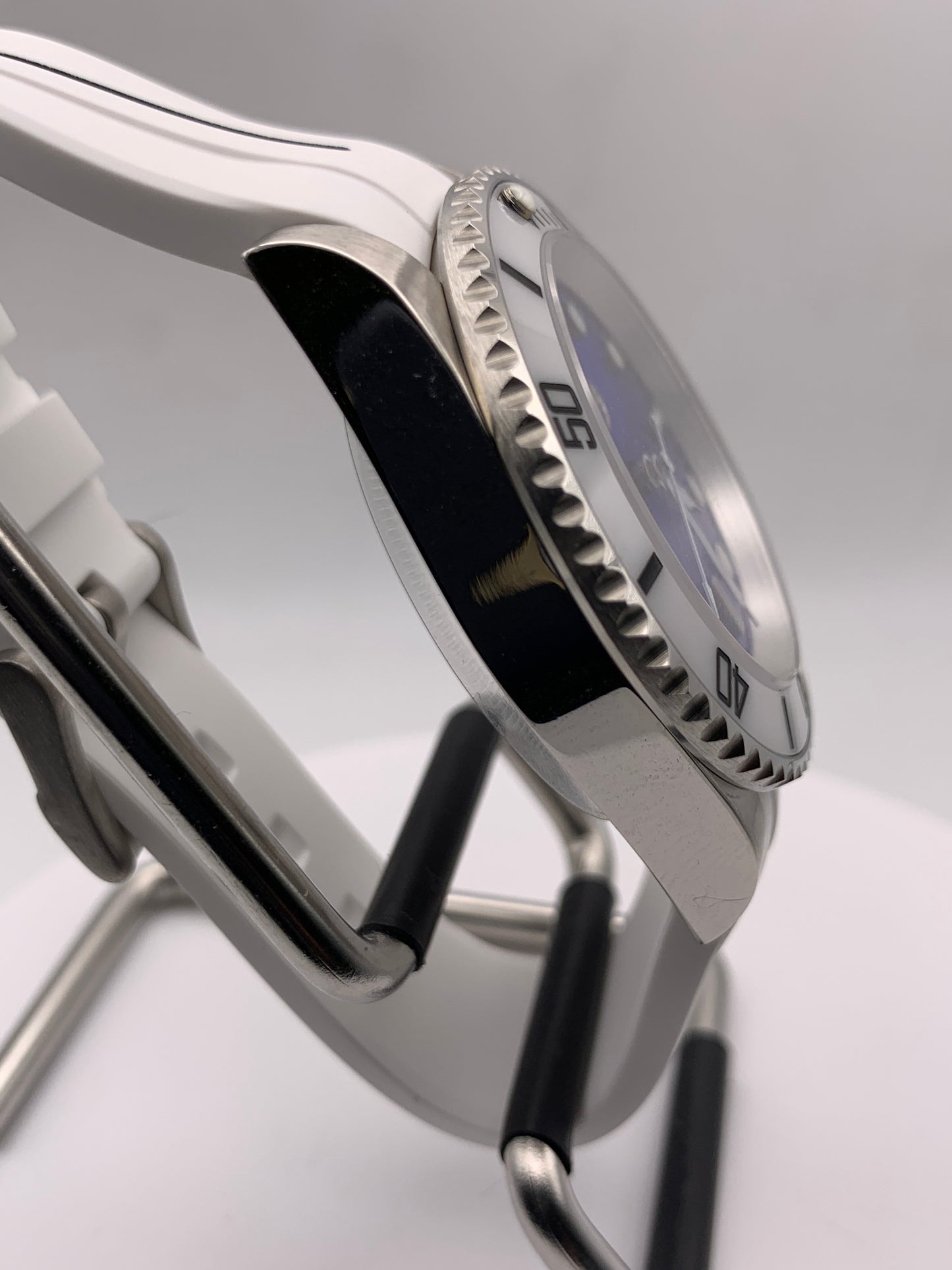 Bumbles Bounce. 41mm stainless steel case. Sapphire crystal. Seiko NH38.