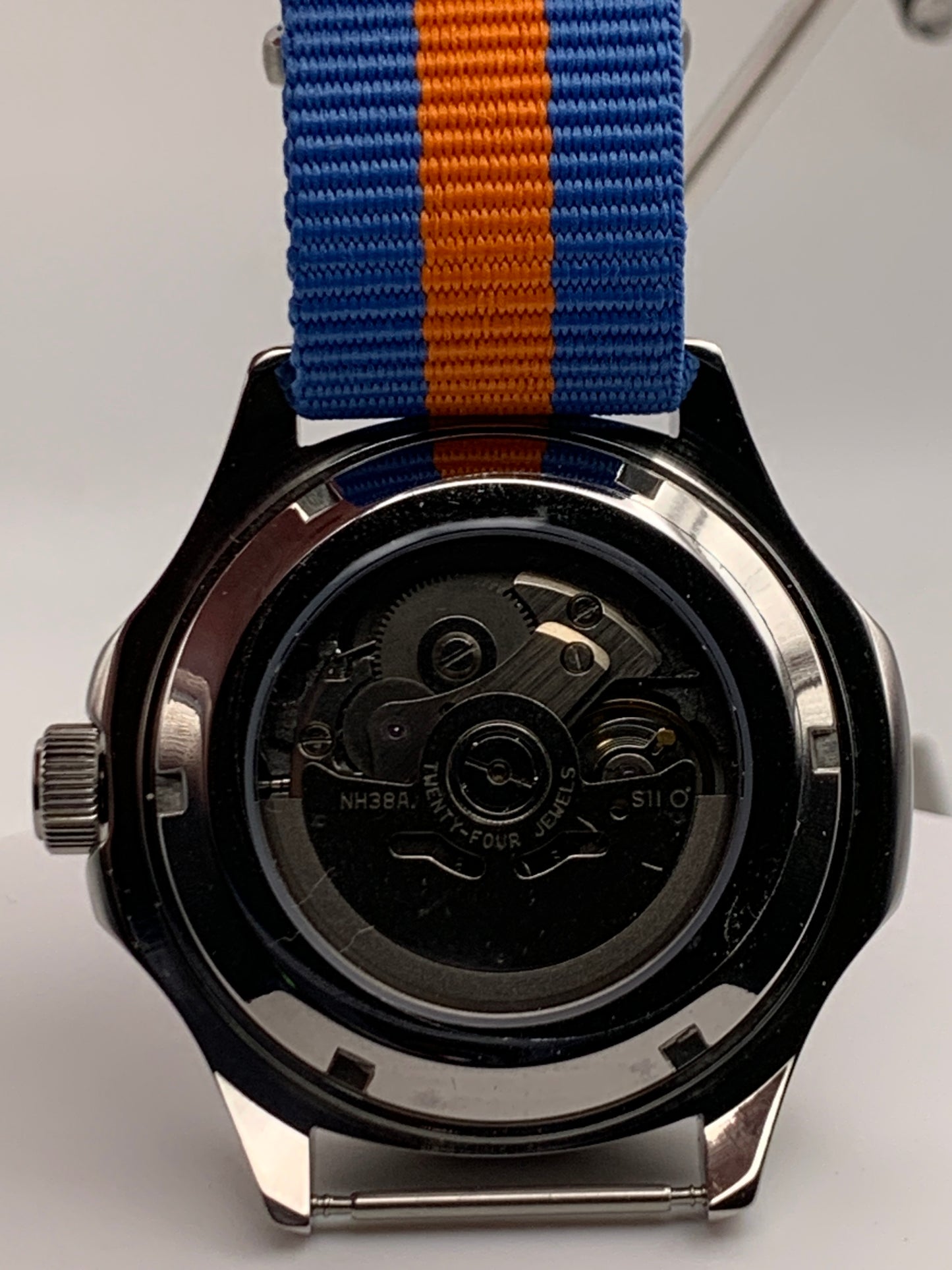 Floating World. B-stock. 40mm Stainless steel case. Sapphire crystal. Seiko NH38. Small flaws on the edge of the dial.