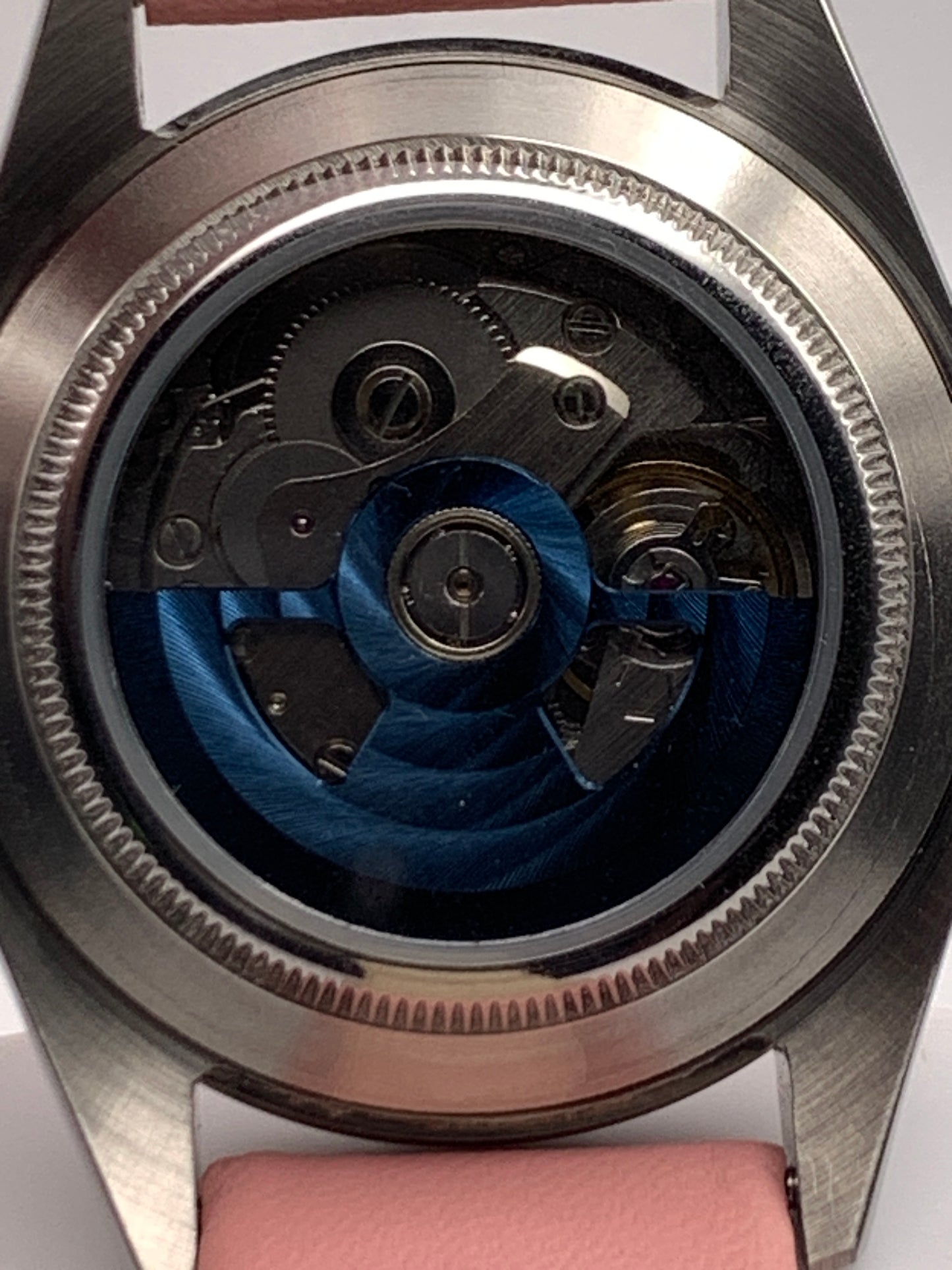 Versailles 1.1 - 39mm Stainless steel case with red gasket. Sapphire crystal. Exhibition case back. Seiko NH38 with blue rotor.