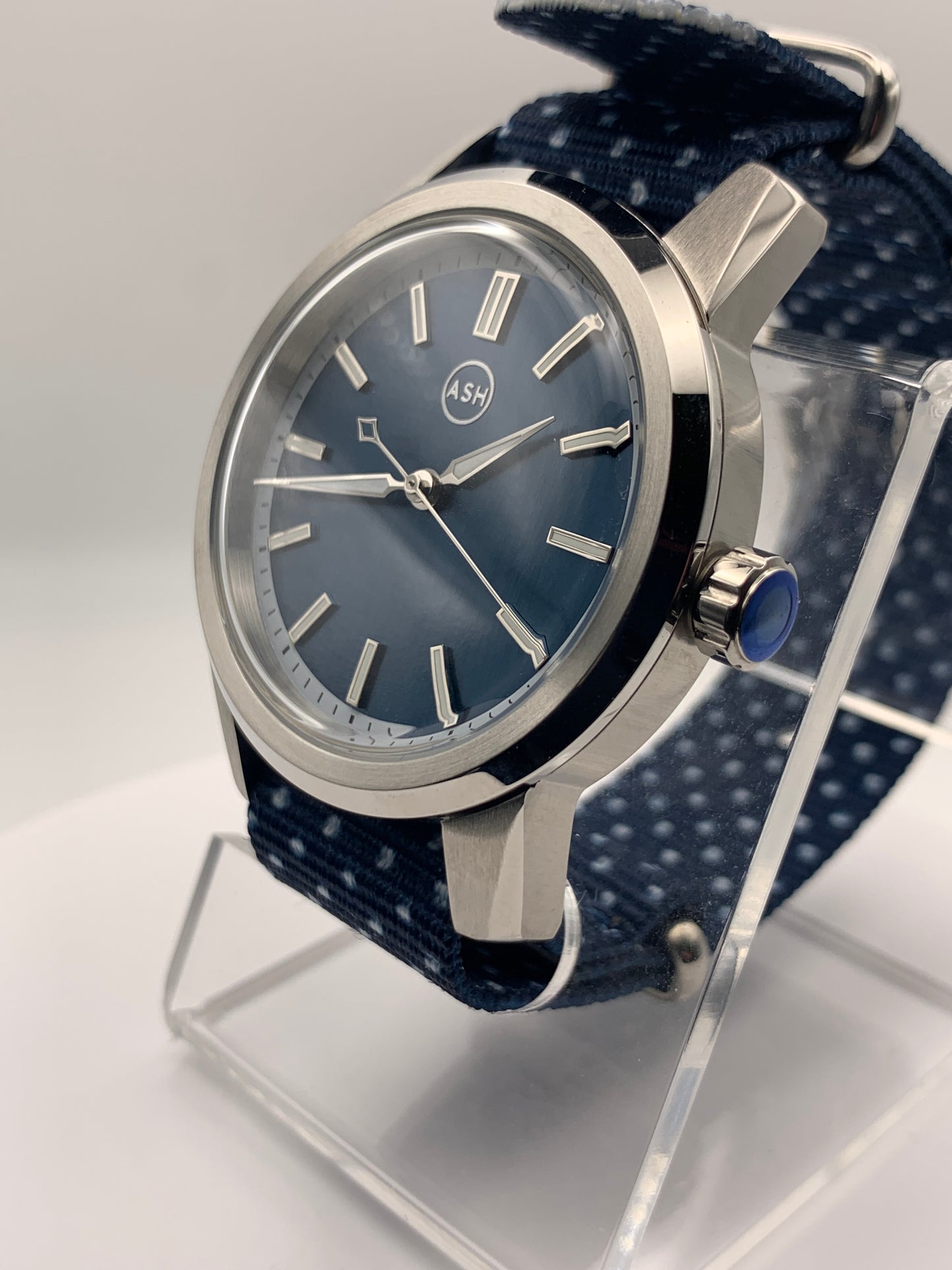 Dress Shirt. 41mm Stainless steel case. Domed K-1 glass crystal. Seiko NH38.