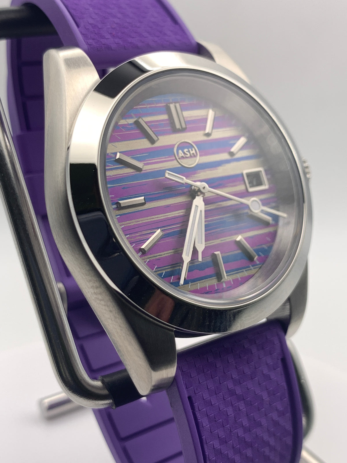 Particle Accelerator. 39mm stainless steel case. Sapphire crystal. Seiko NH35 with black date wheel.