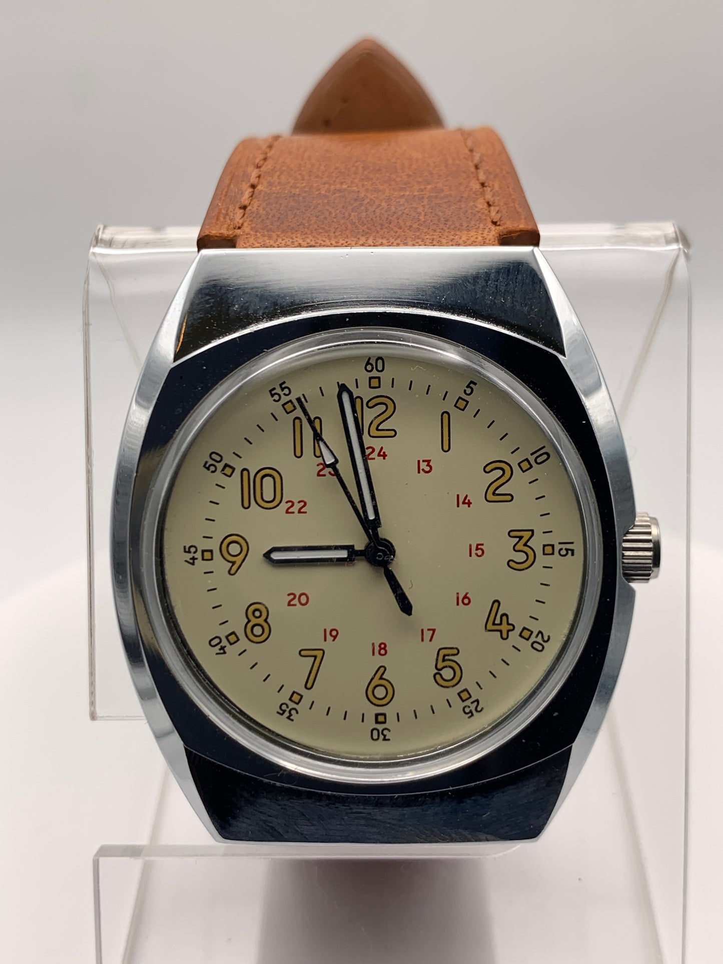 Butter. 37mm NOS Gruen brass and stainless steel case. Acrylic dome crystal. Seiko VH31.