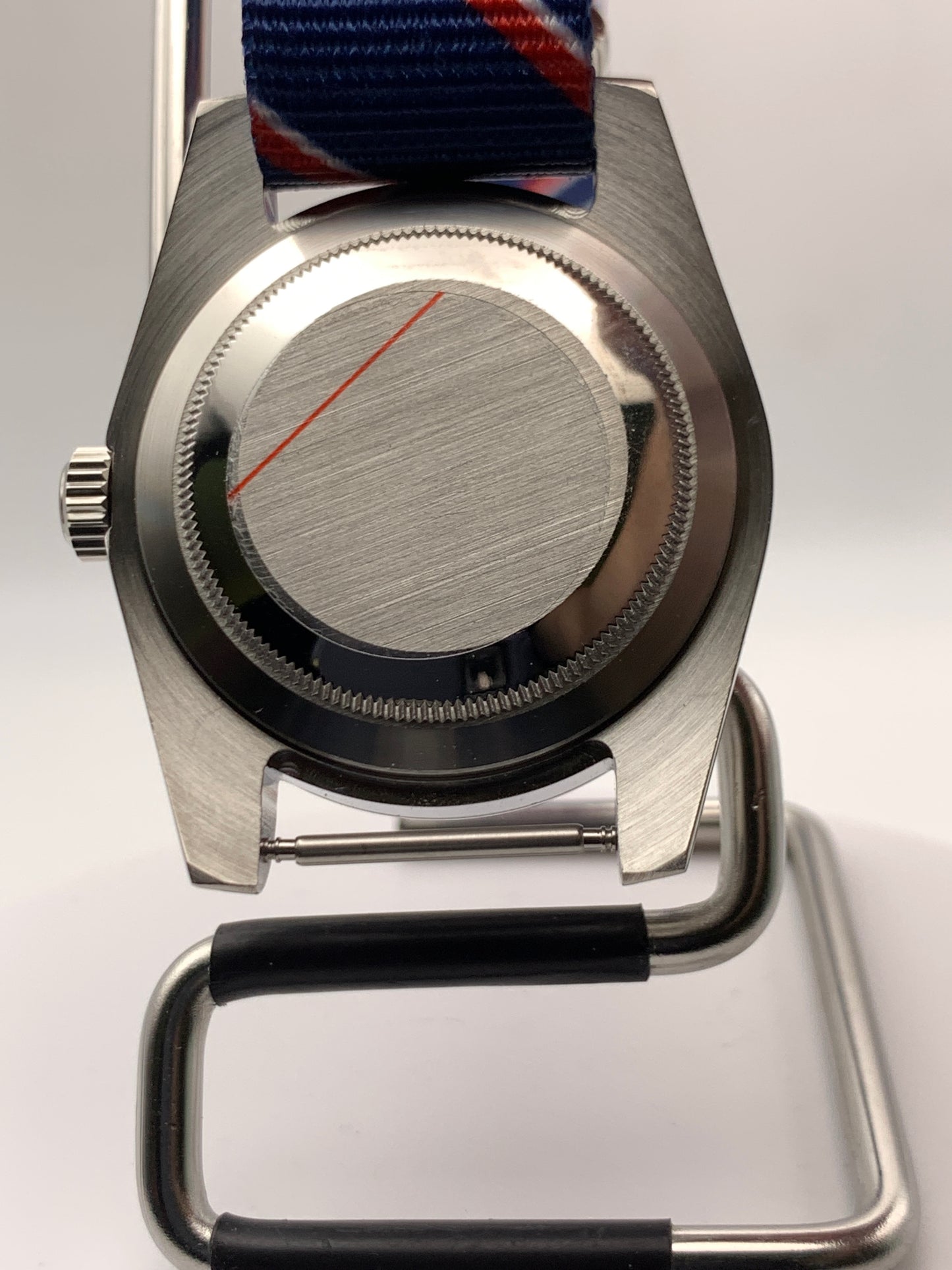Vanguard - 39mm stainless steel case. Sapphire crystal. Seiko NH38.