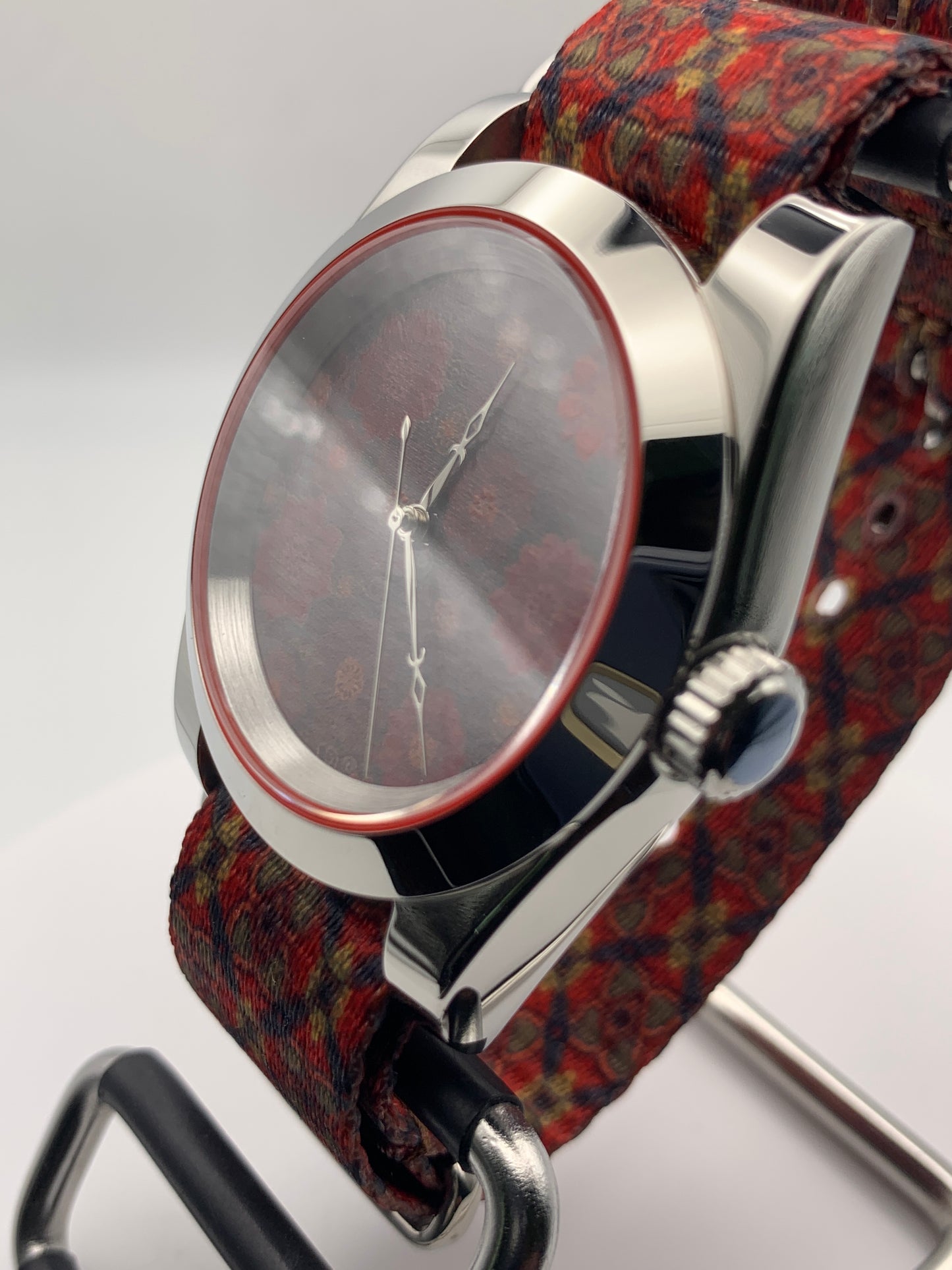 Brocade. 39mm stainless steel case. Sapphire crystal. Seiko NH38.