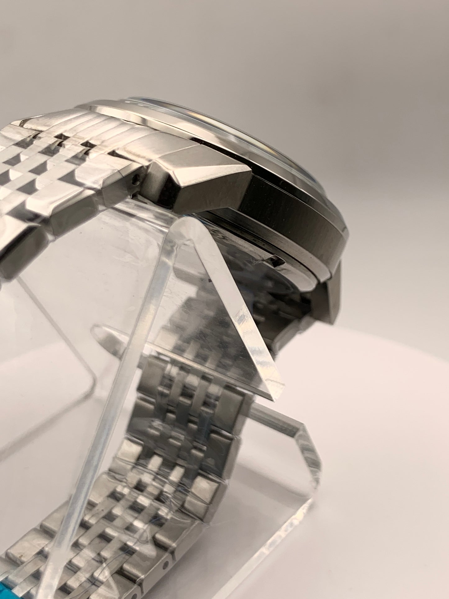 Nocturne. 40mm stainless steel case with matching bracelet. Box sapphire crystal. Seiko NH35